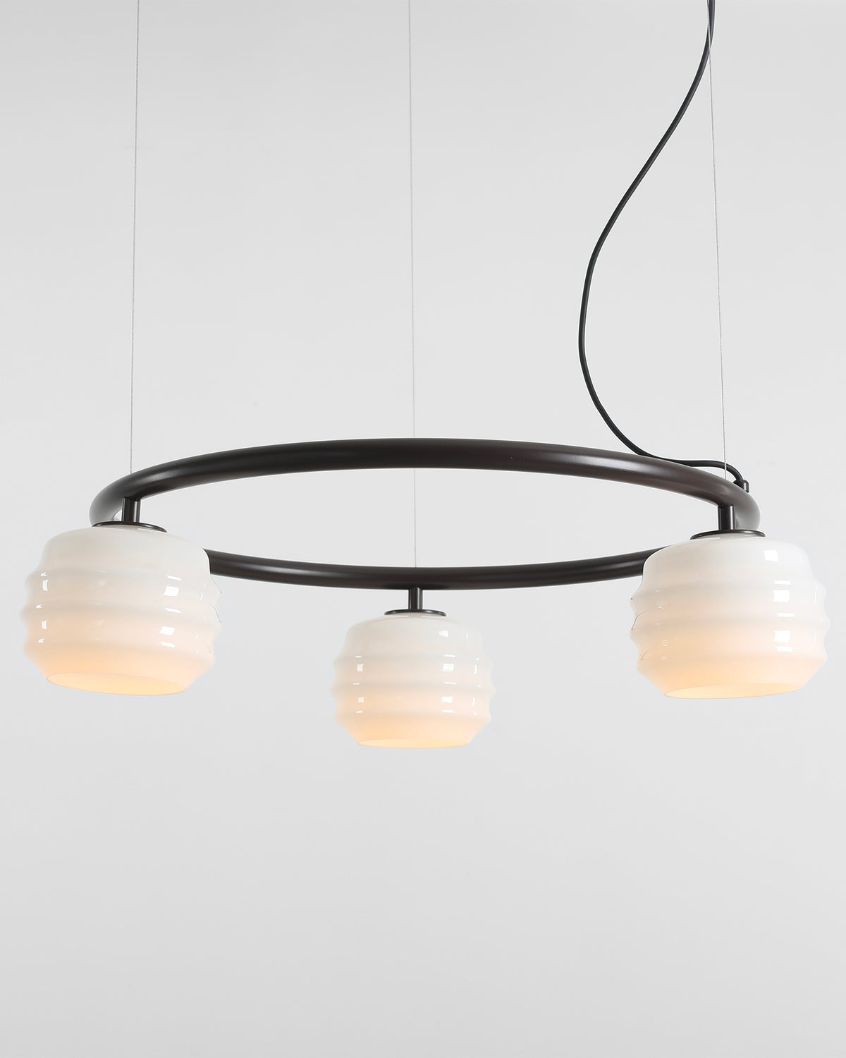 Lampadario circolare in metallo e vetro Puff