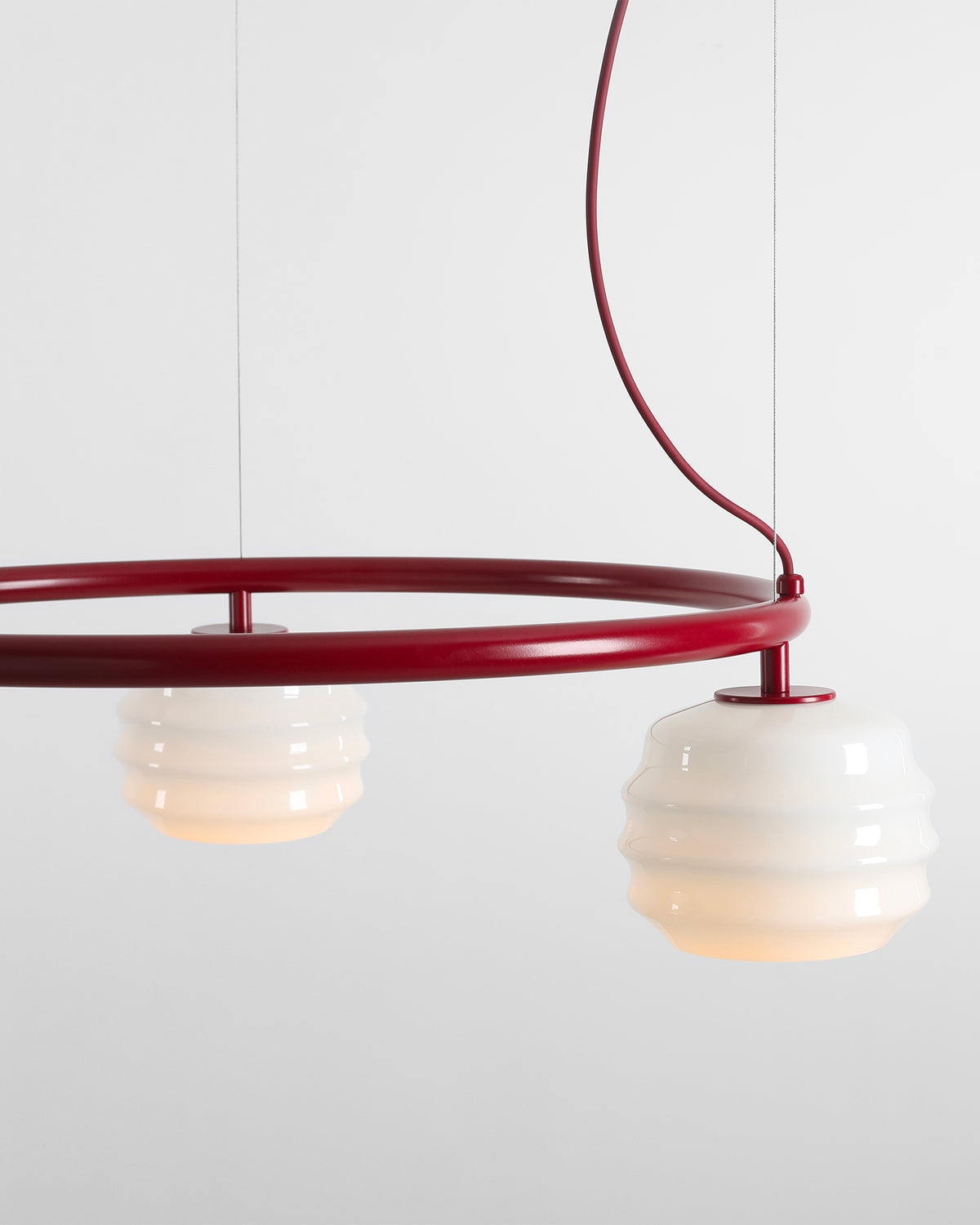 Lampadario circolare in metallo e vetro Puff