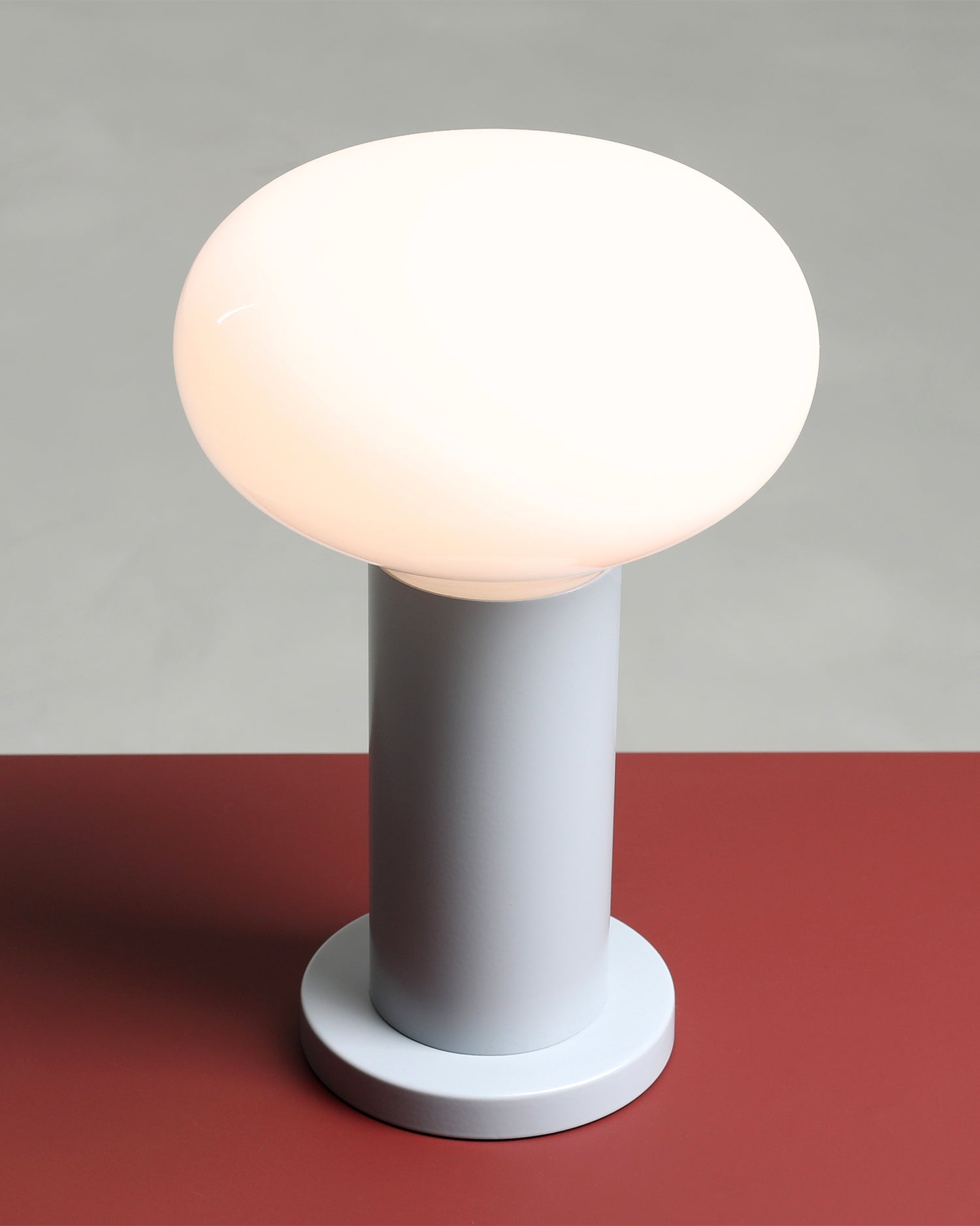 Lampada da tavolo Flo, grigia