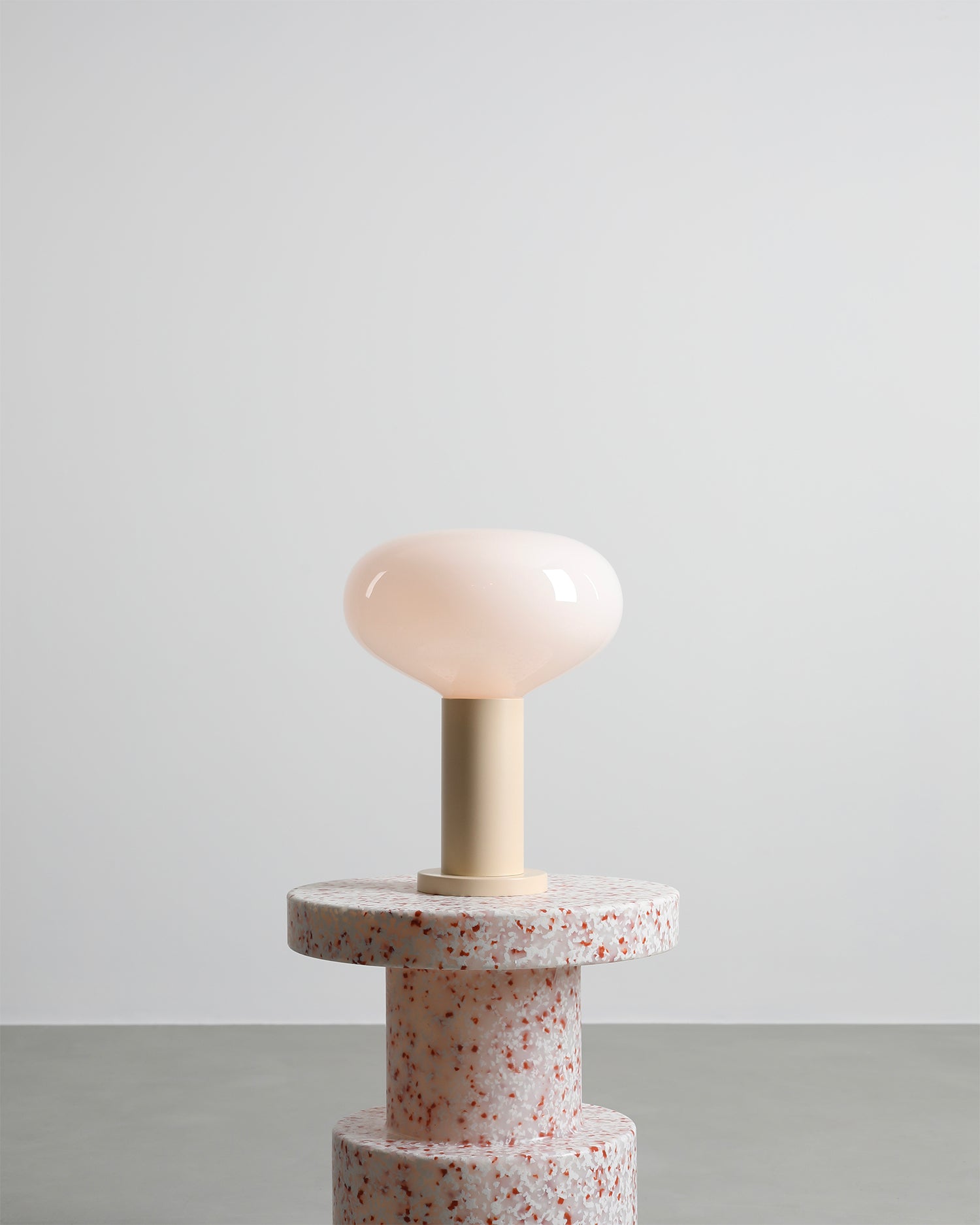Lampada da tavolo Flo, crema