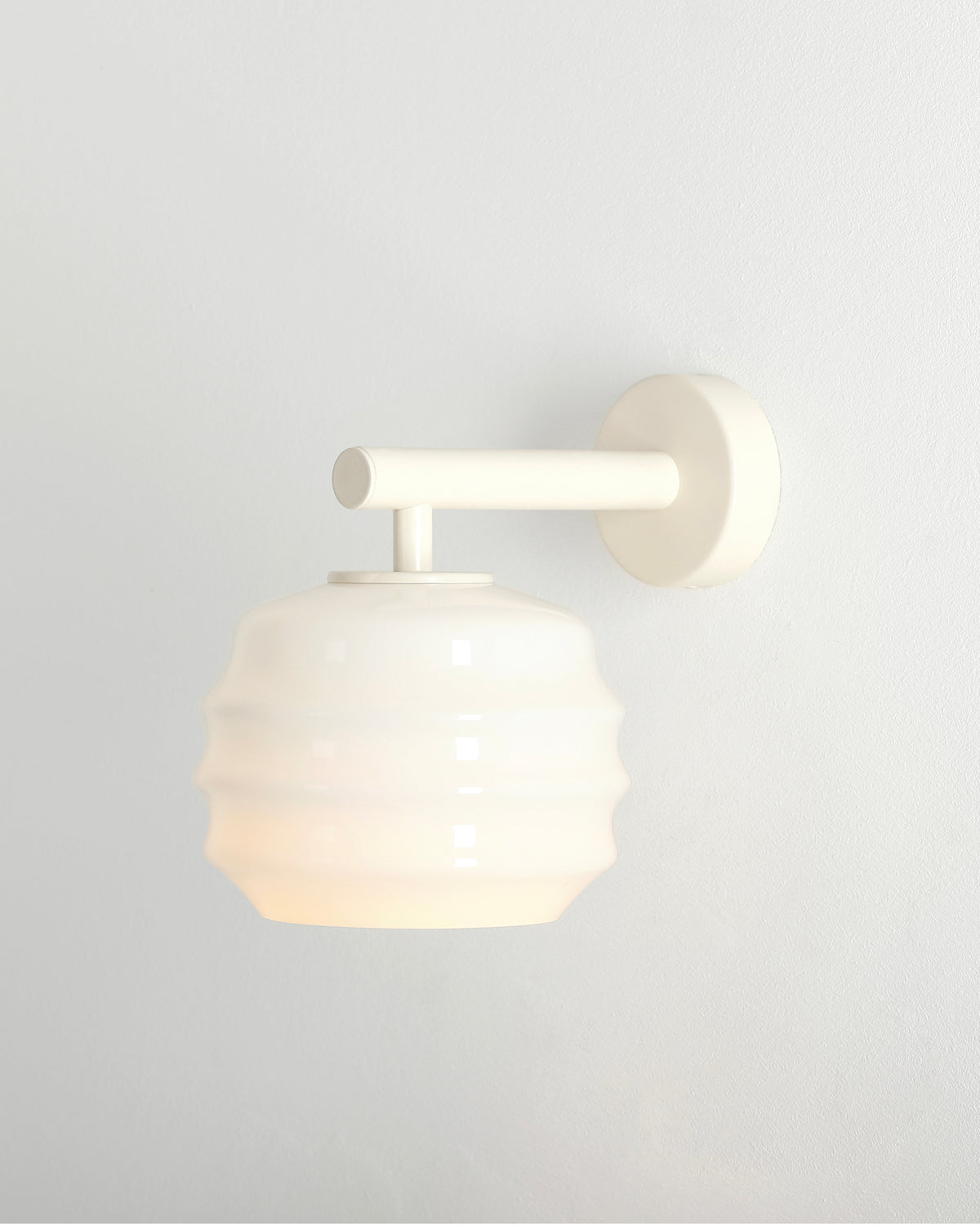 Lampada da parete in metallo e vetro Puff