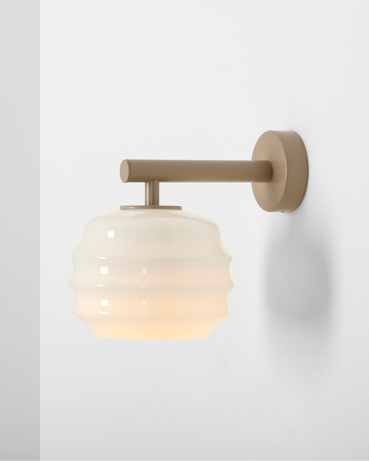 Lampada da parete in metallo e vetro Puff