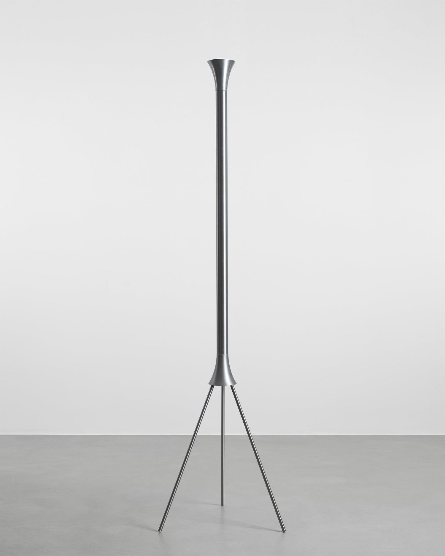 Lampada da terra in metallo Kibo