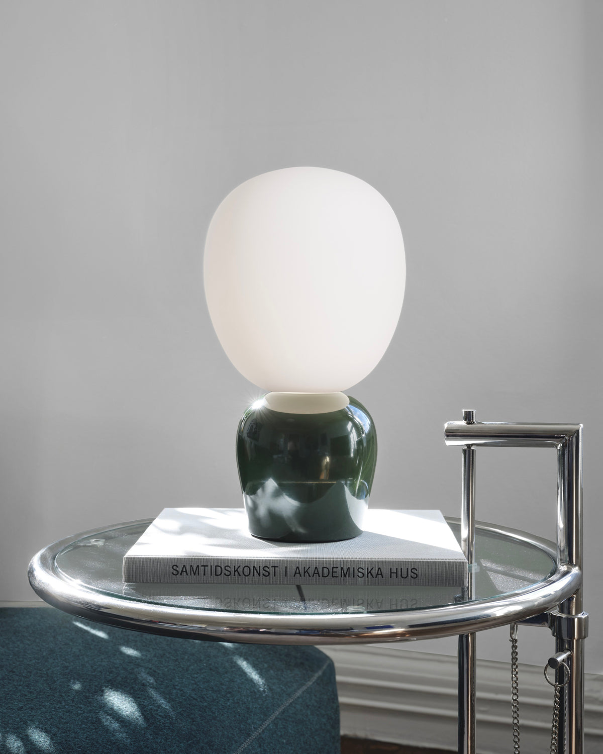 Lampada da tavolo in metallo e vetro opalino Buddy
