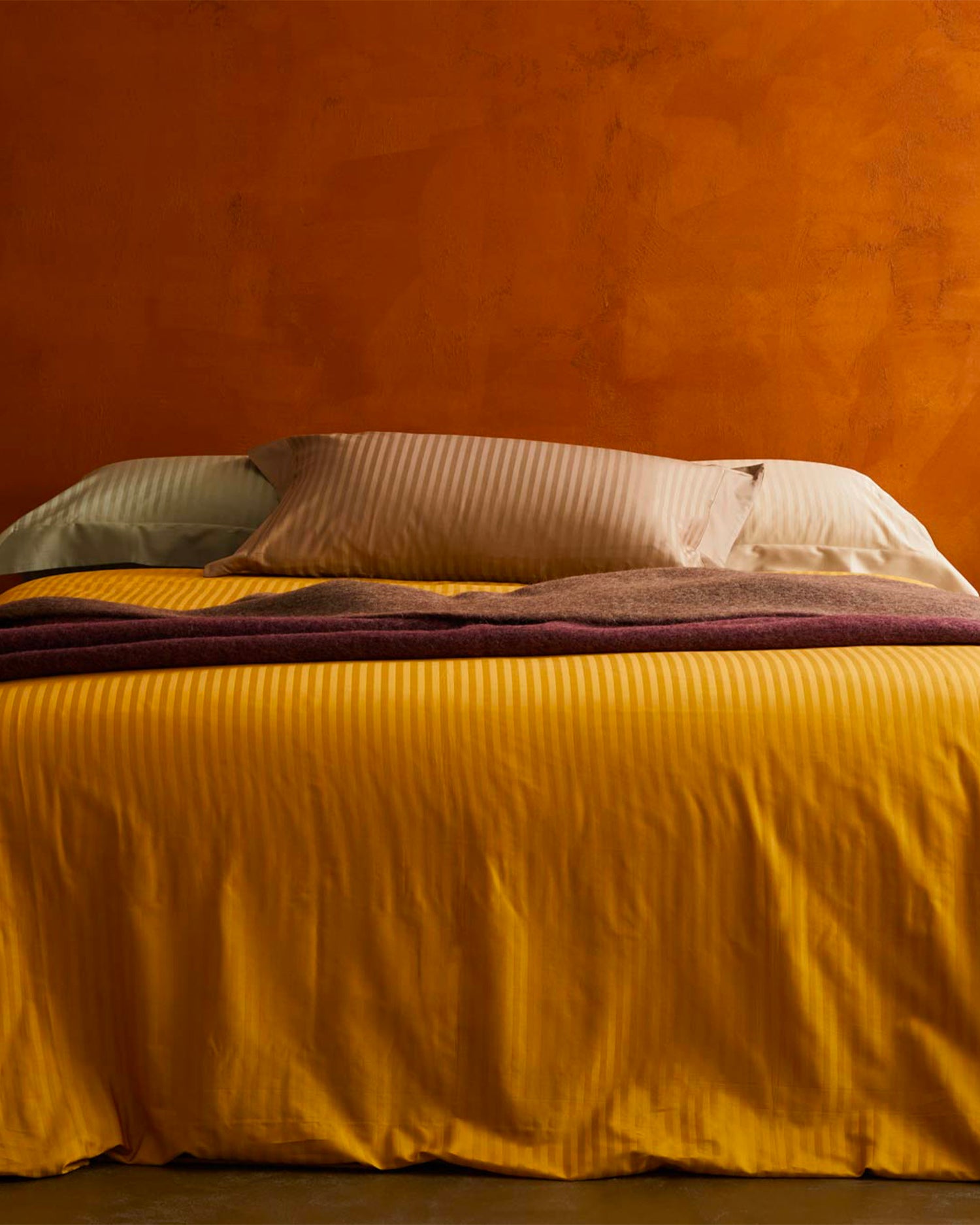 Completo letto matrimoniale in raso di cotone rigato Cabana, 12 colori disponibili