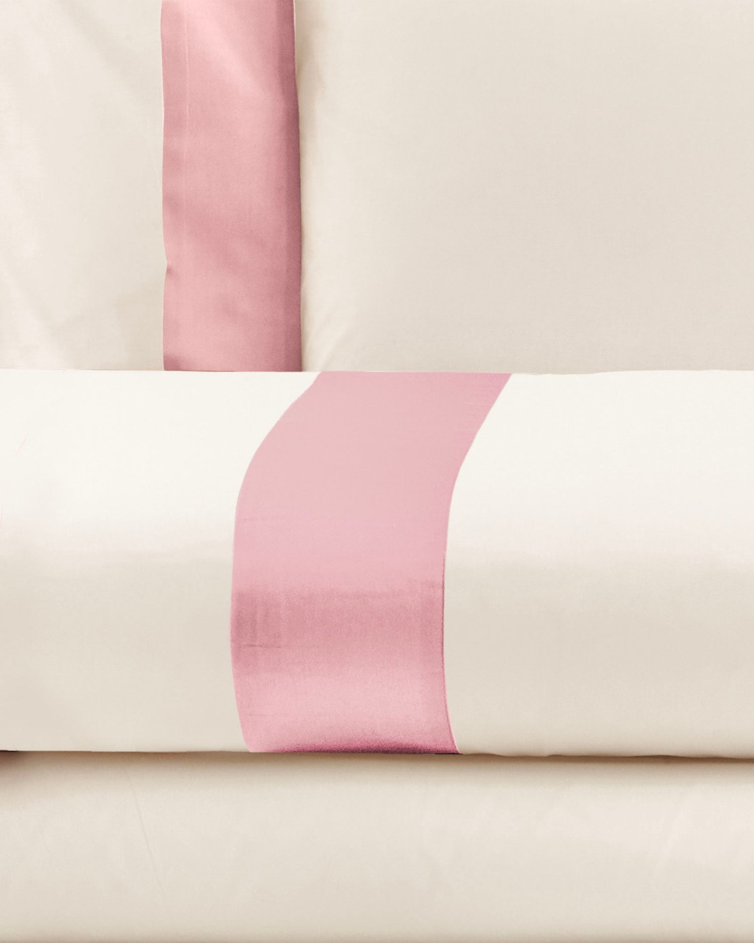 Parure copripiumino in cotone con balze in raso Diamante, 16 colori disponibili