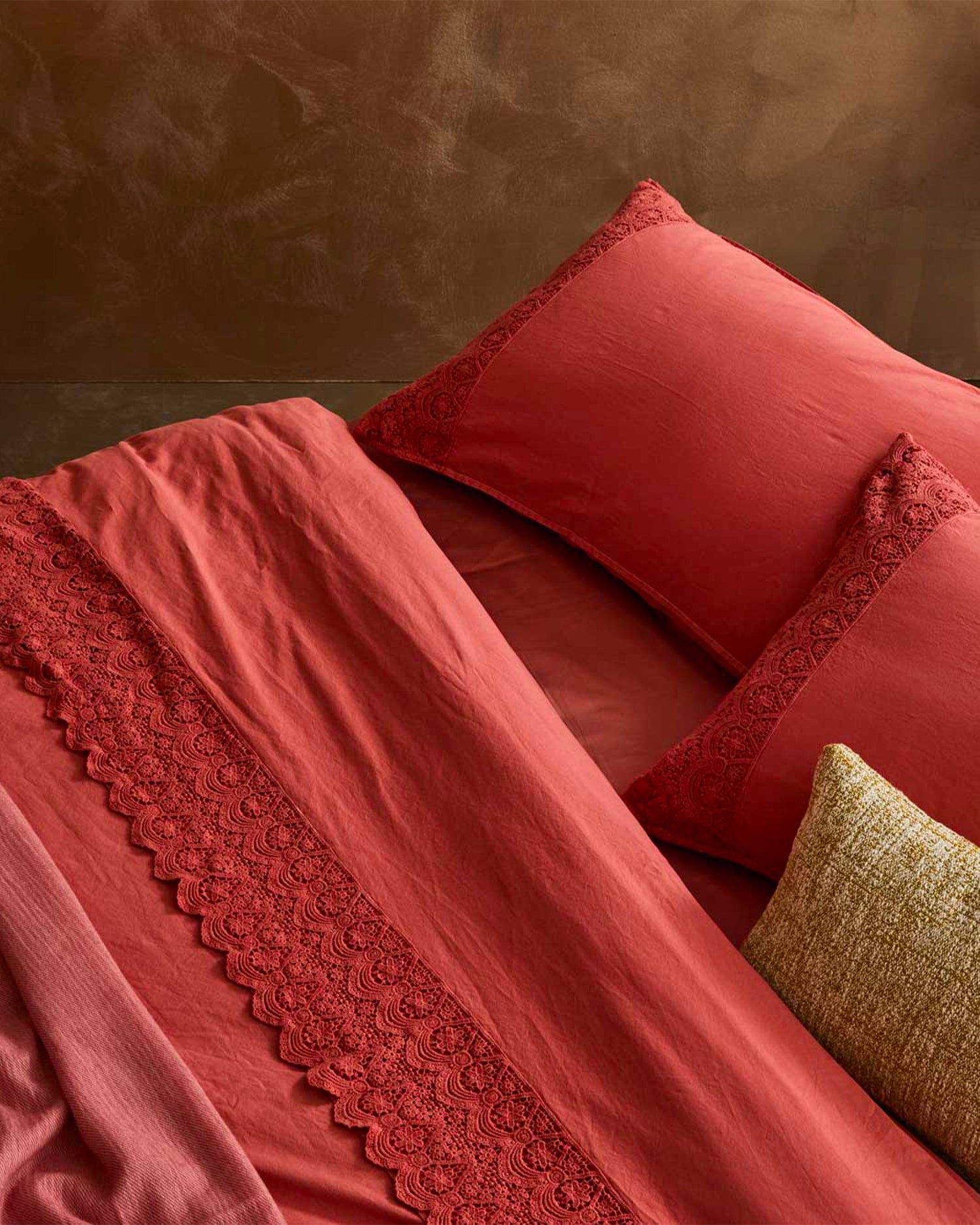 Completo letto matrimoniale in puro cotone con pizzo macramé Canastra, 13 colori disponibili