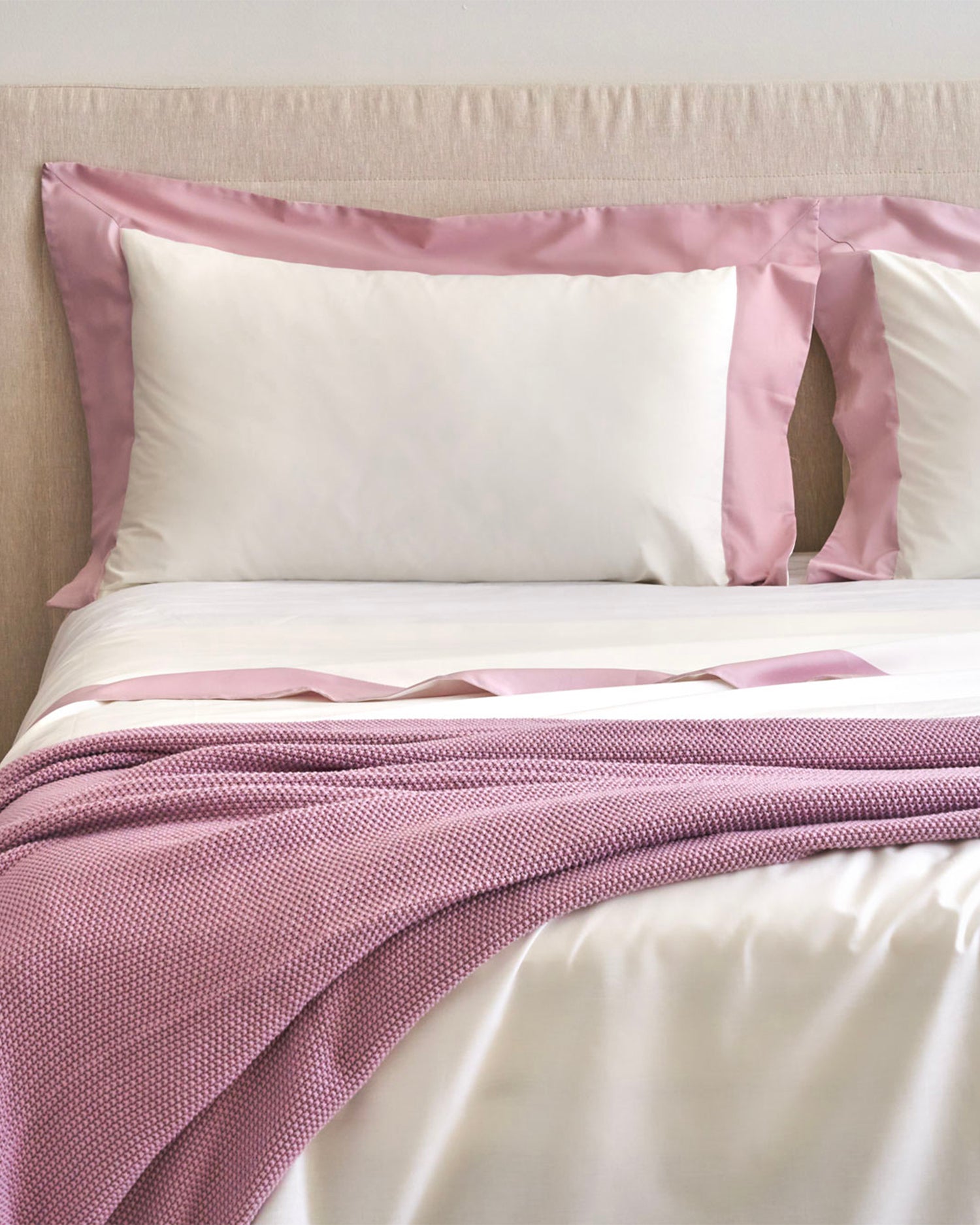 Completo letto in cotone con balze in raso Diamante, 16 colori disponibili