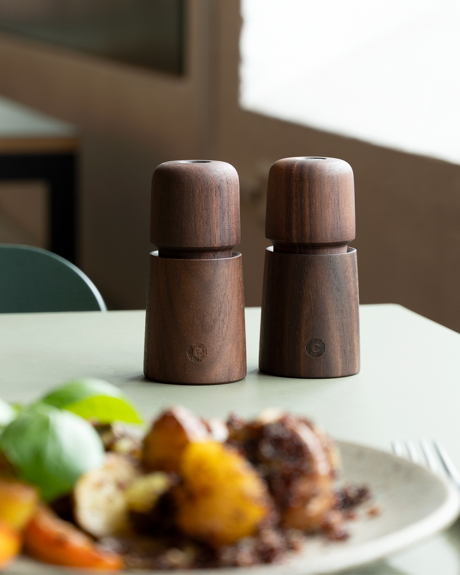 Macinaspezie in legno di noce Stockholm