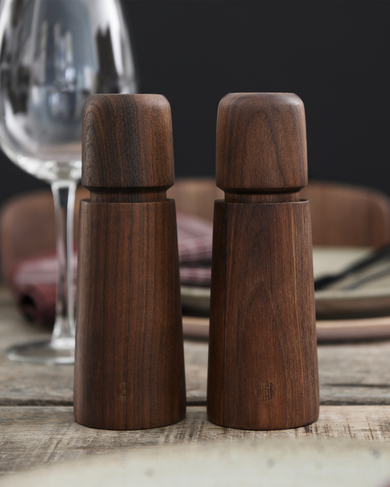 Macinaspezie in legno di noce Stockholm