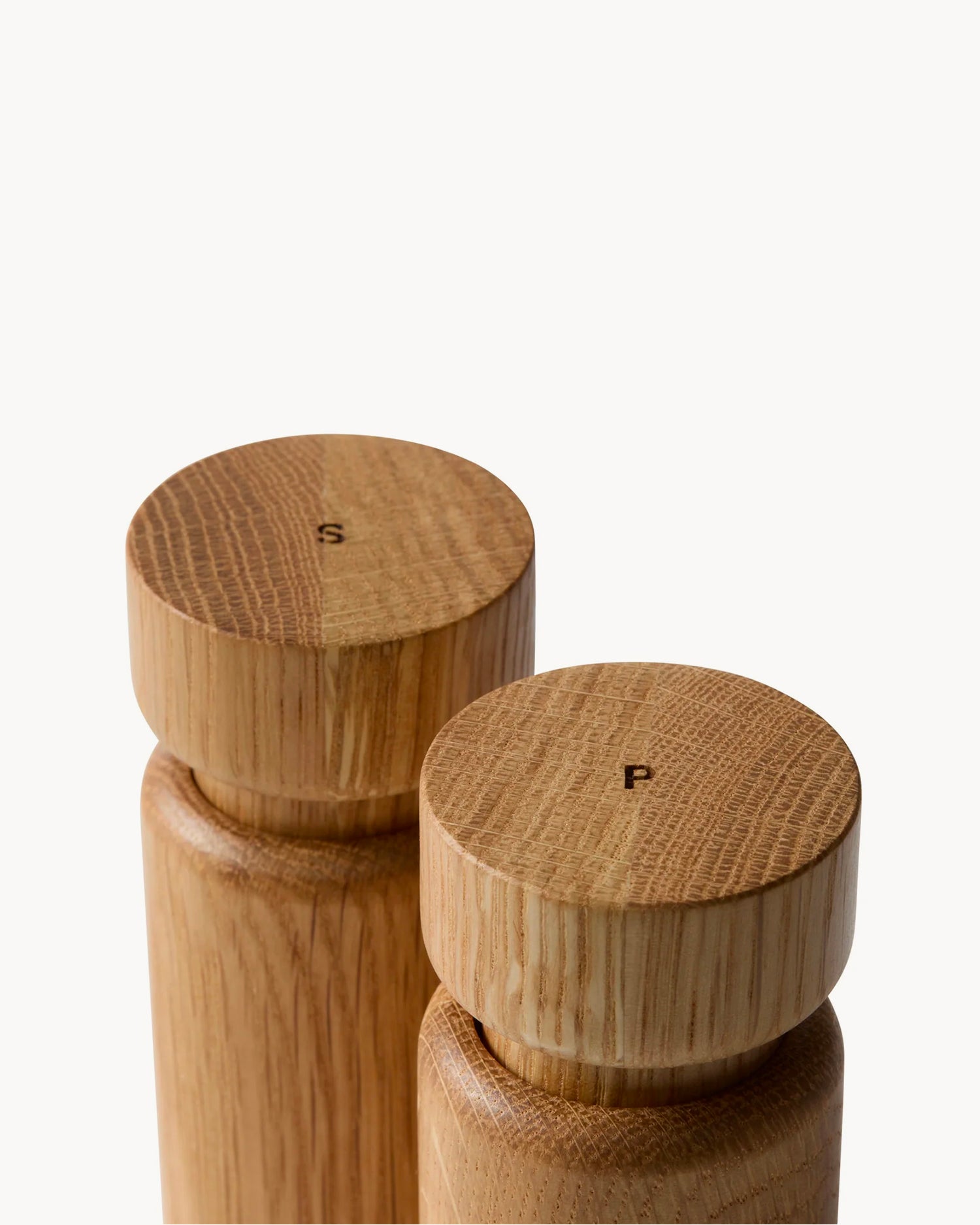 Set 2 macinaspezie piccoli in legno di quercia Helsinki