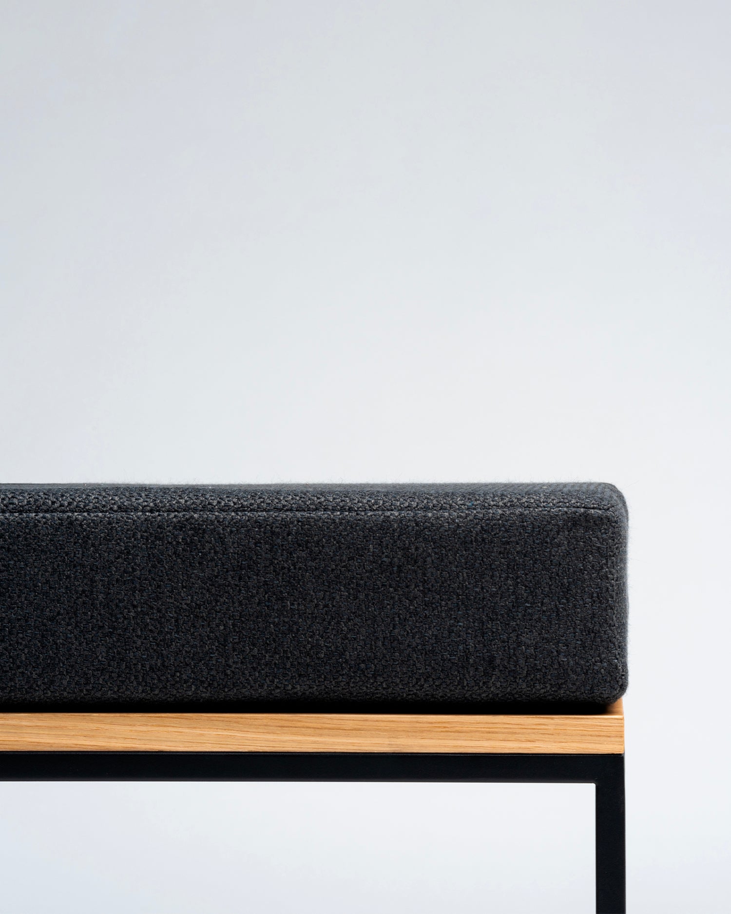 Pouf tavolino in metallo e legno Tensio