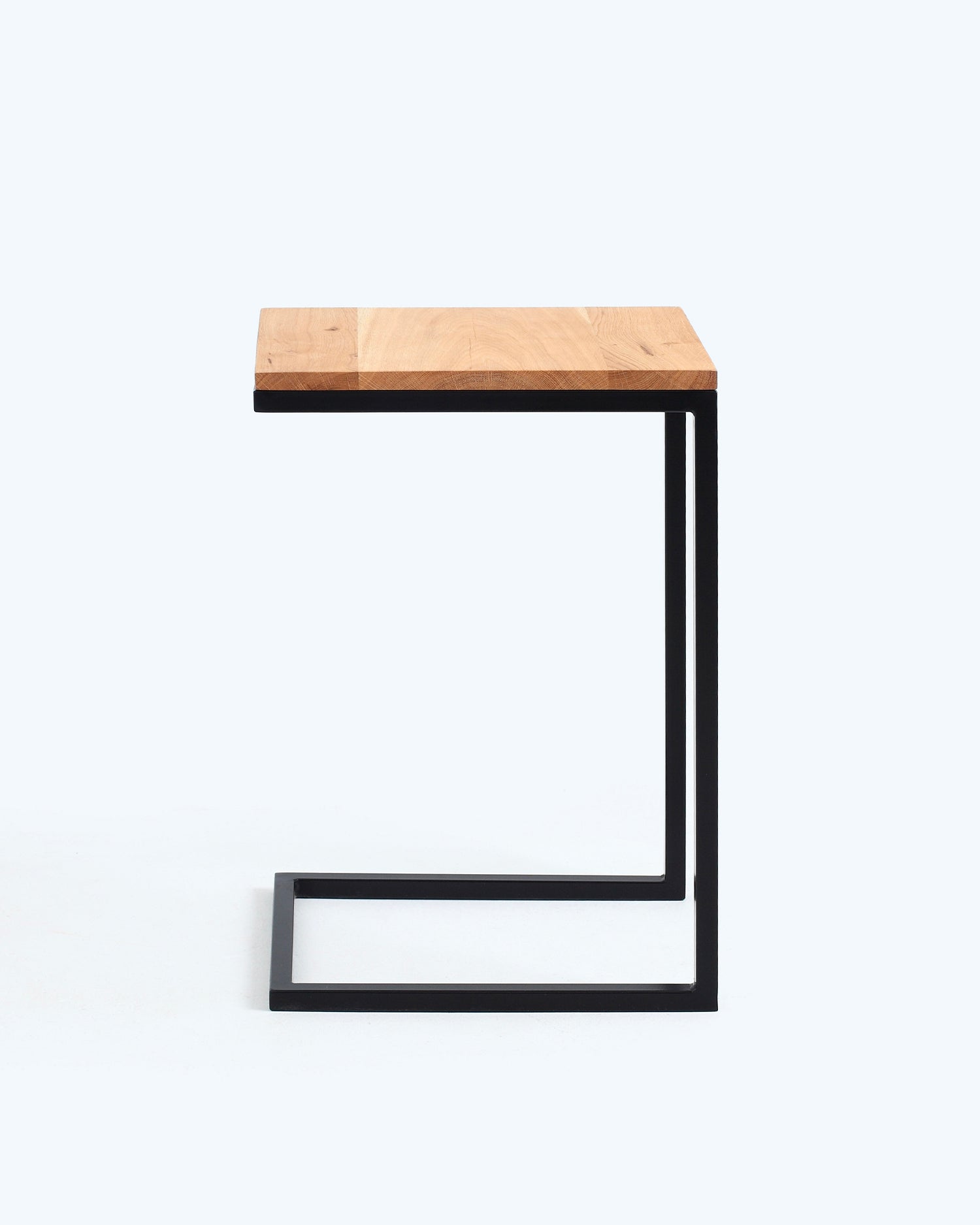 Tavolino in metallo e legno di rovere Lupe, nero