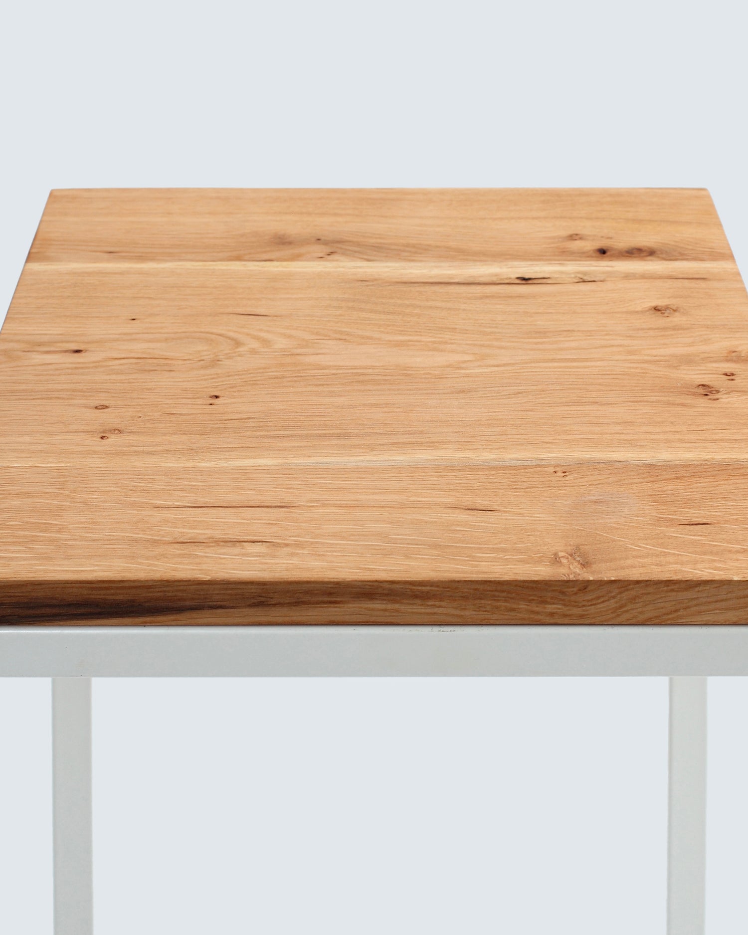 Tavolino in metallo e legno di rovere Lupe, bianco