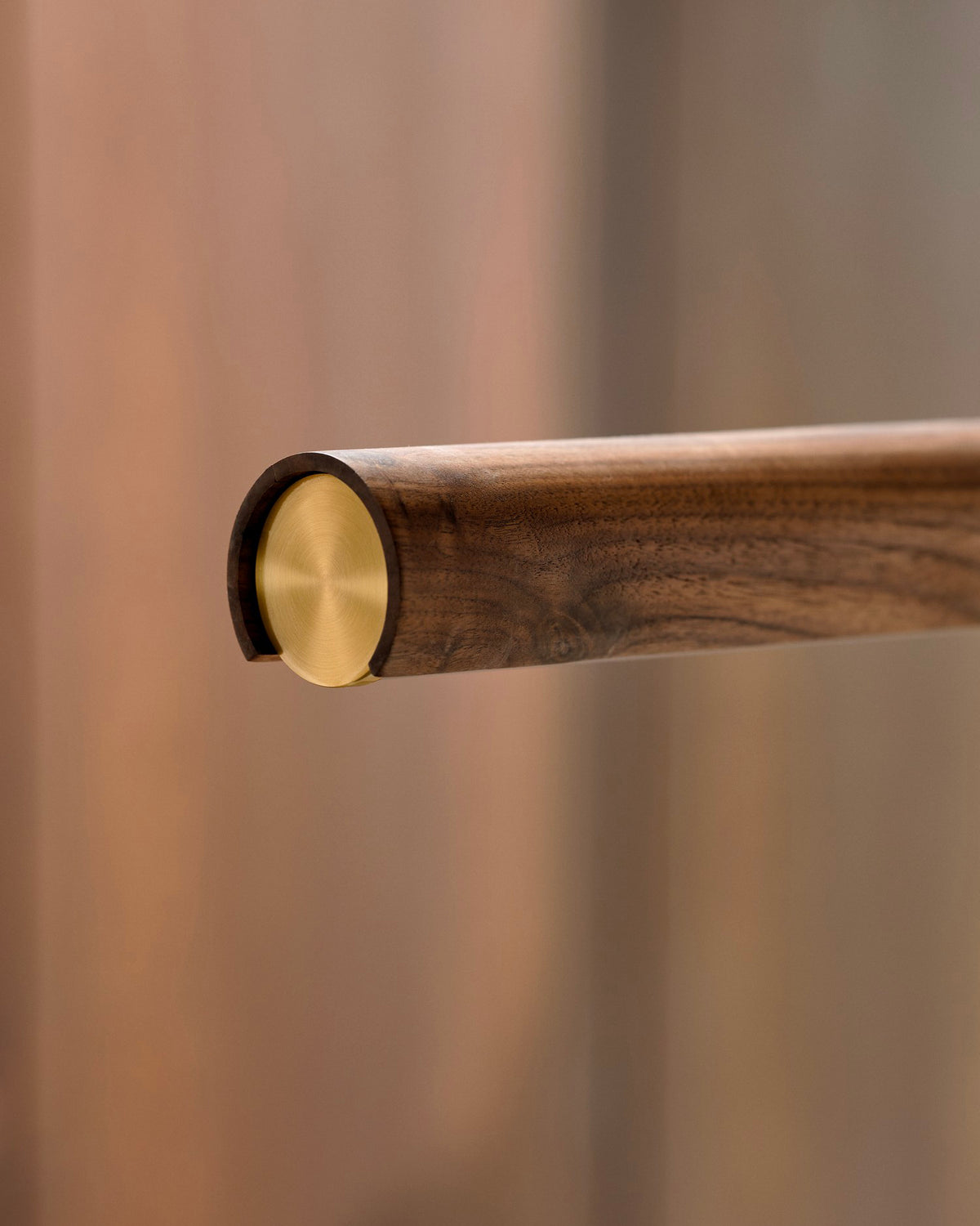Lampada a sospensione in legno e ottone Akeno