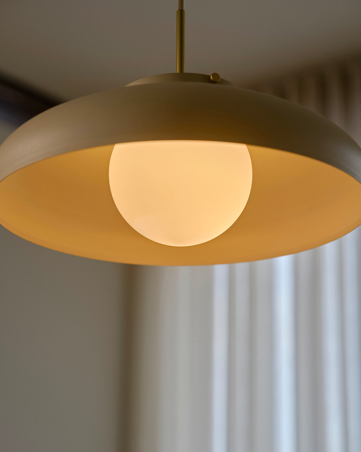 Lampada a sospensione in metallo e vetro Latif