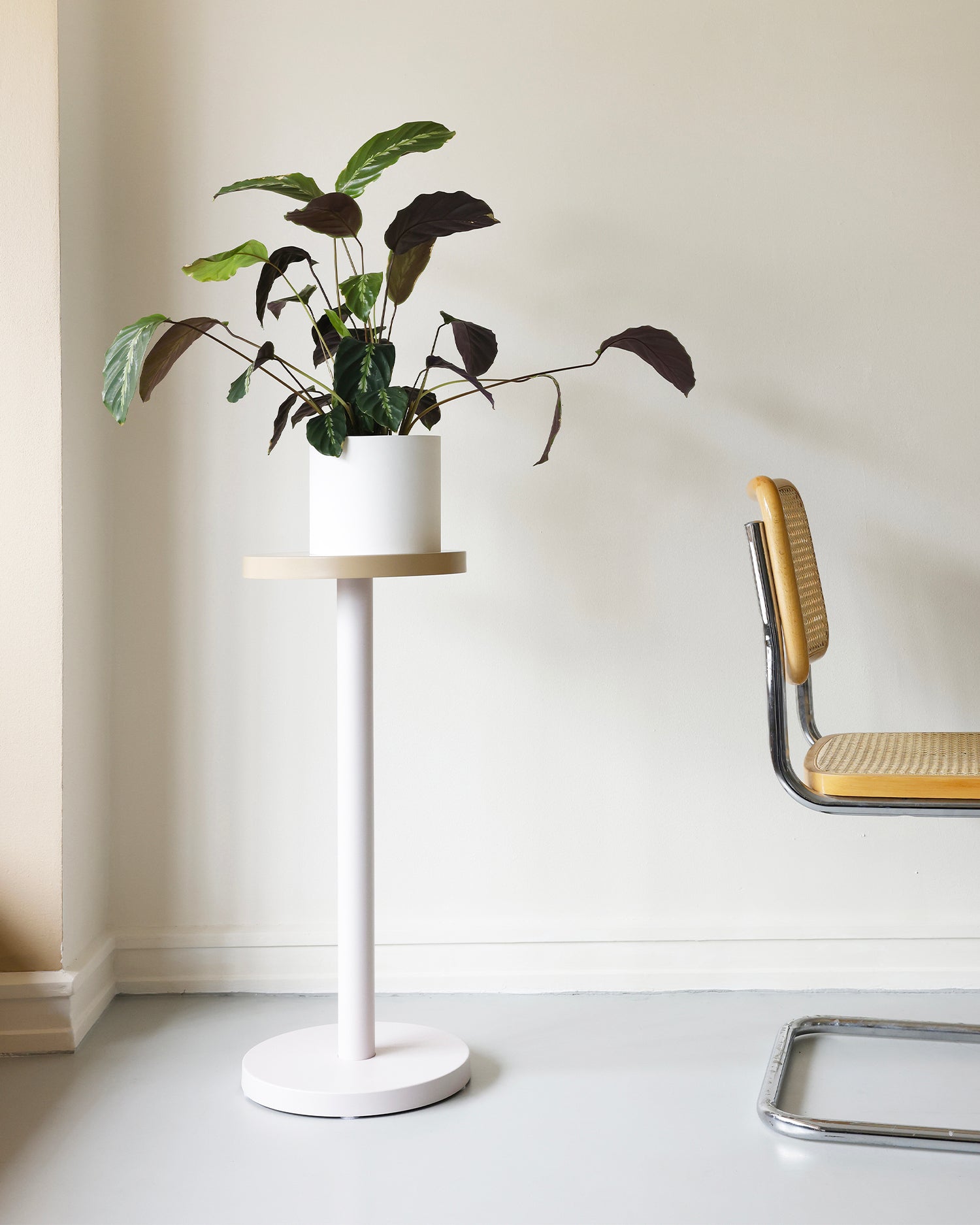 Tavolino rotondo in metallo Trisse