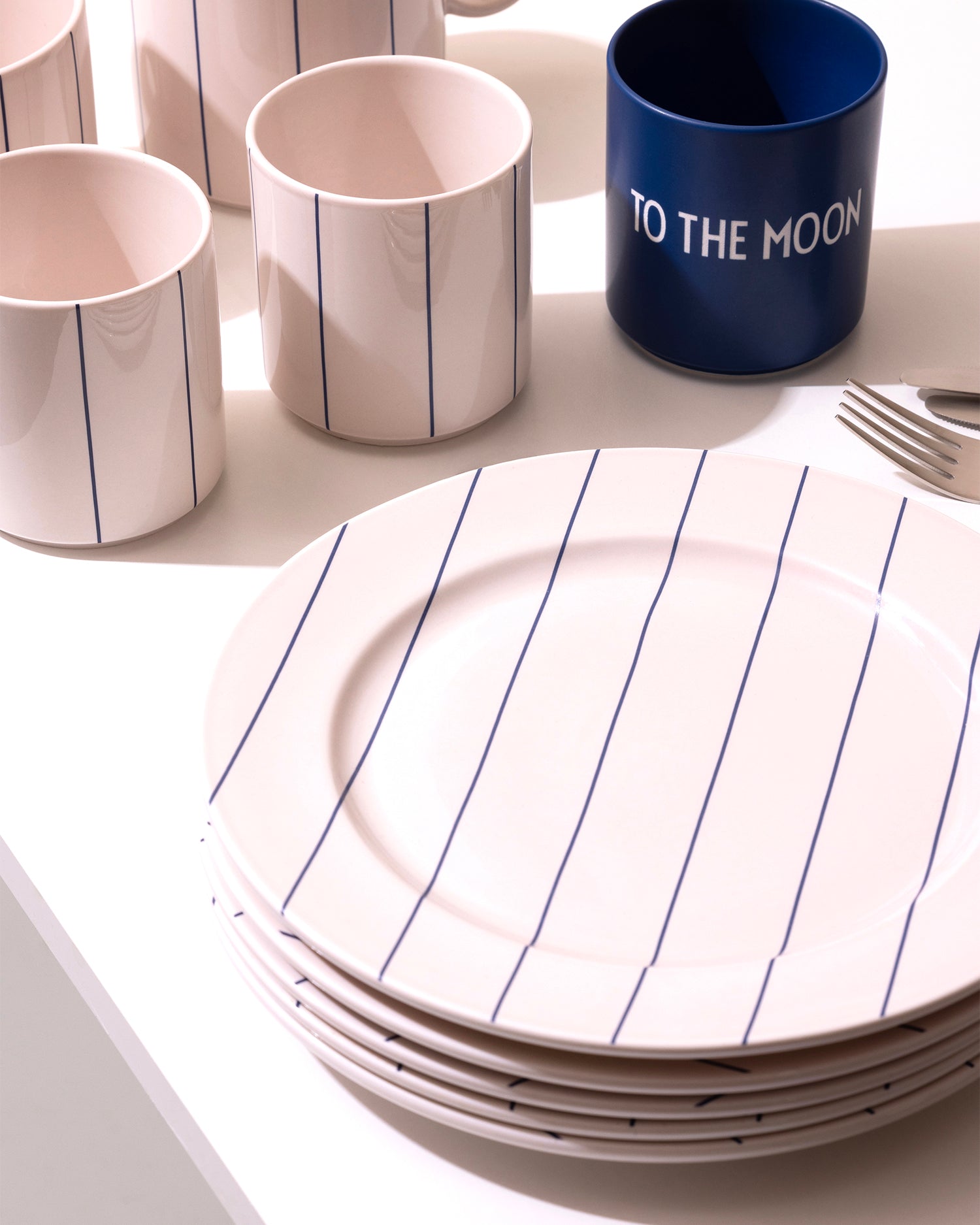 Piatto piano di design a righe Pyjamas