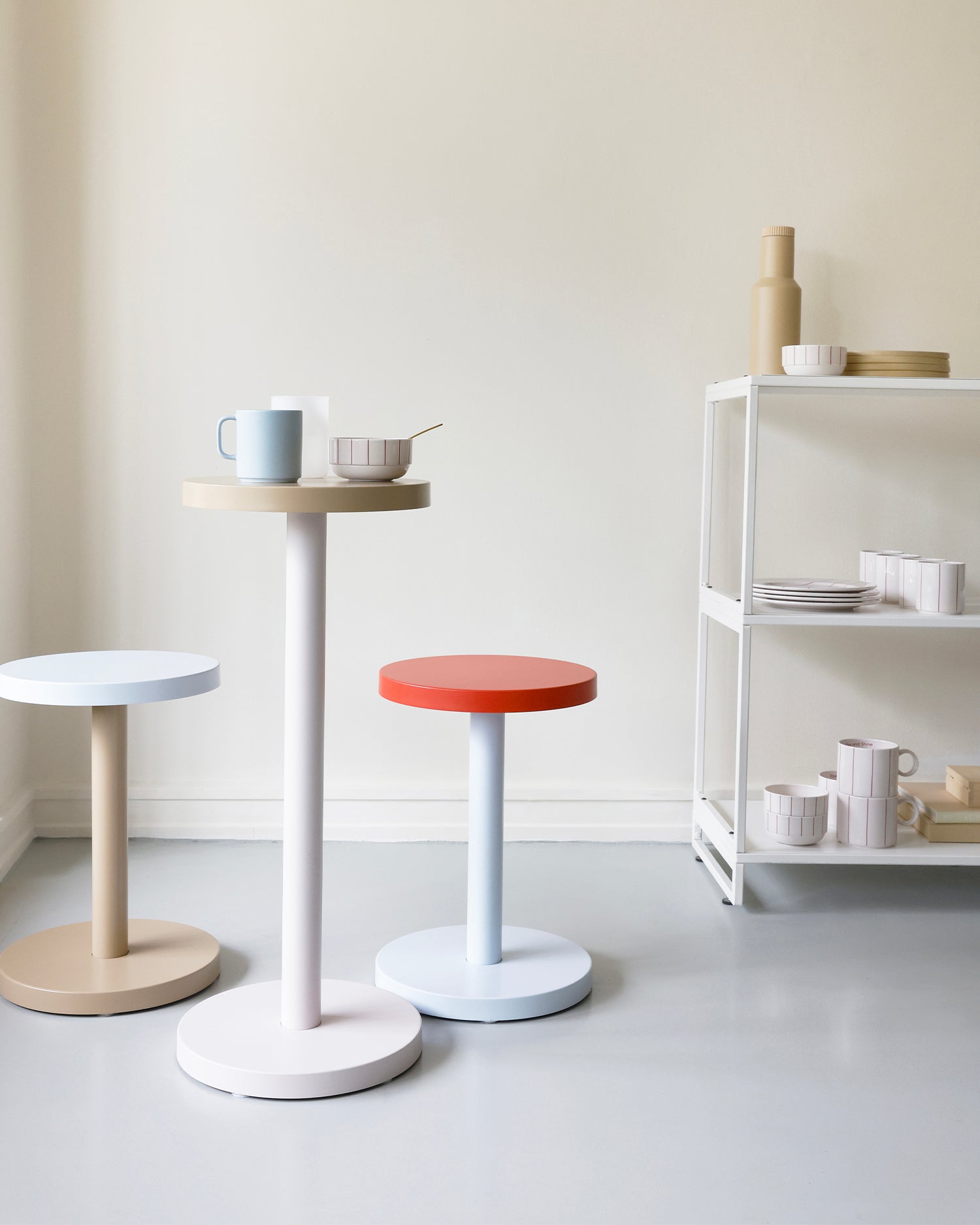 Tavolino rotondo in metallo Trisse