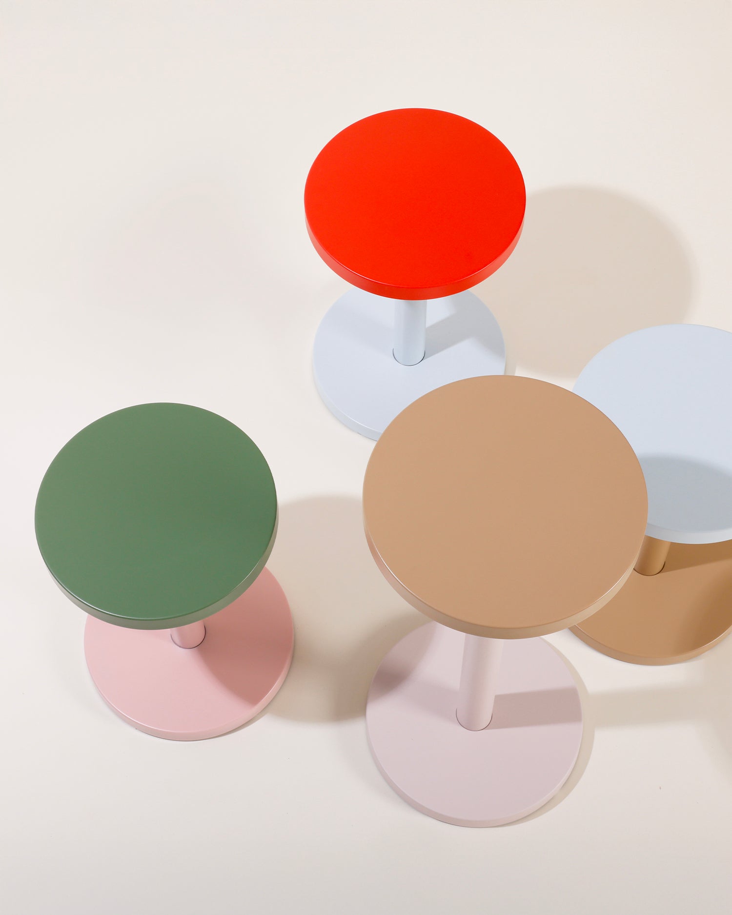 Tavolino rotondo in metallo Trisse