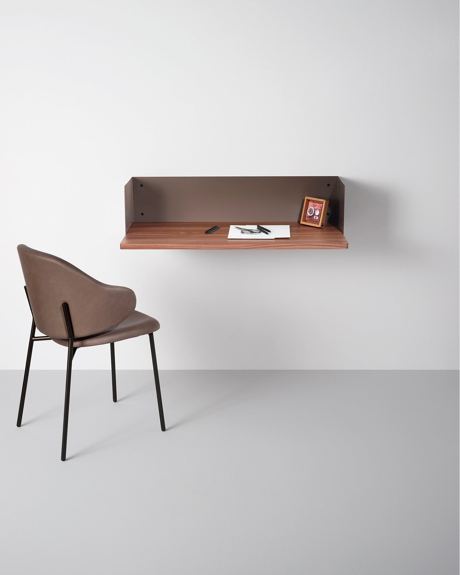 Scrivania da parete in metallo Desky