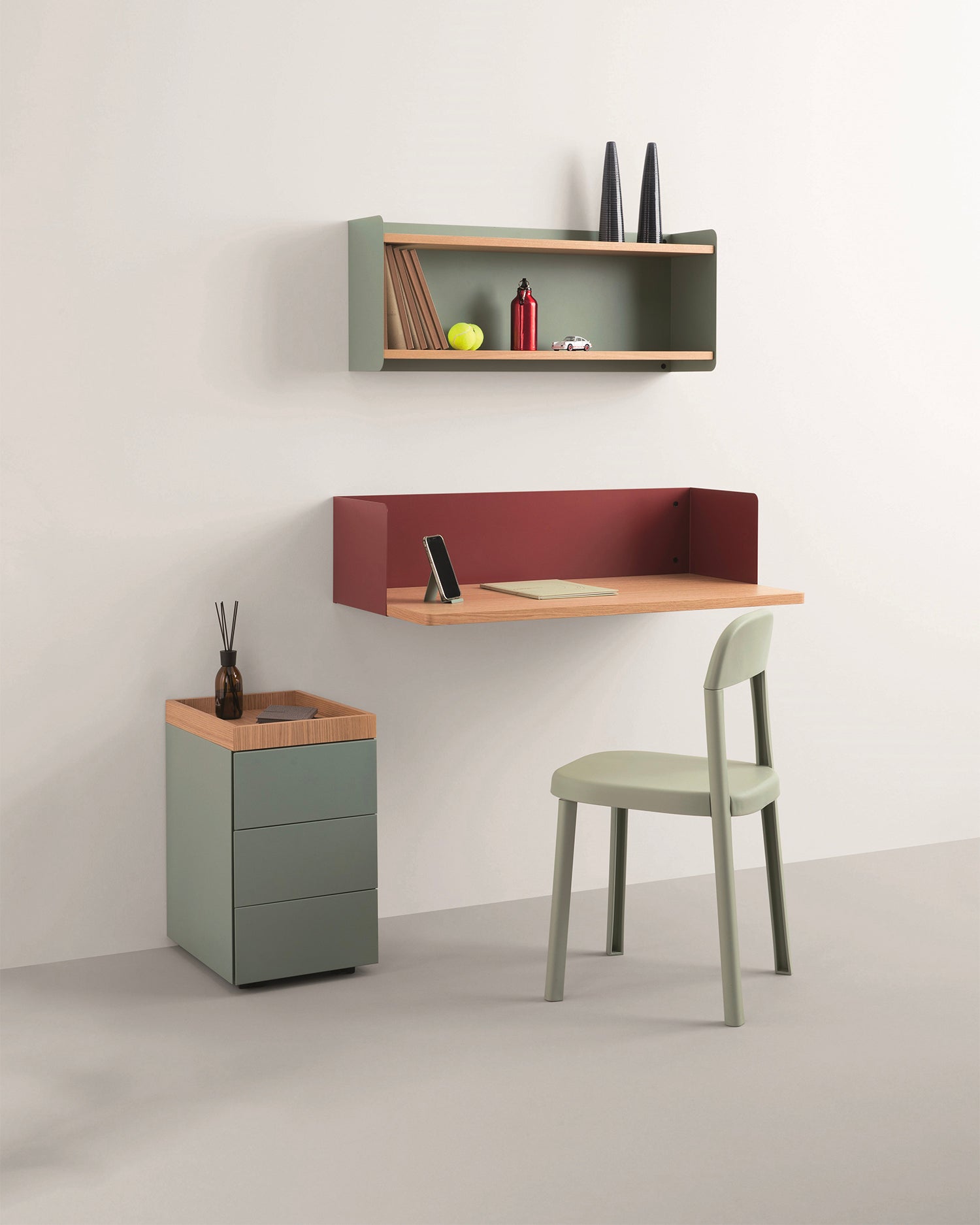 Cassettiera in metallo e piano in rovere Peddy