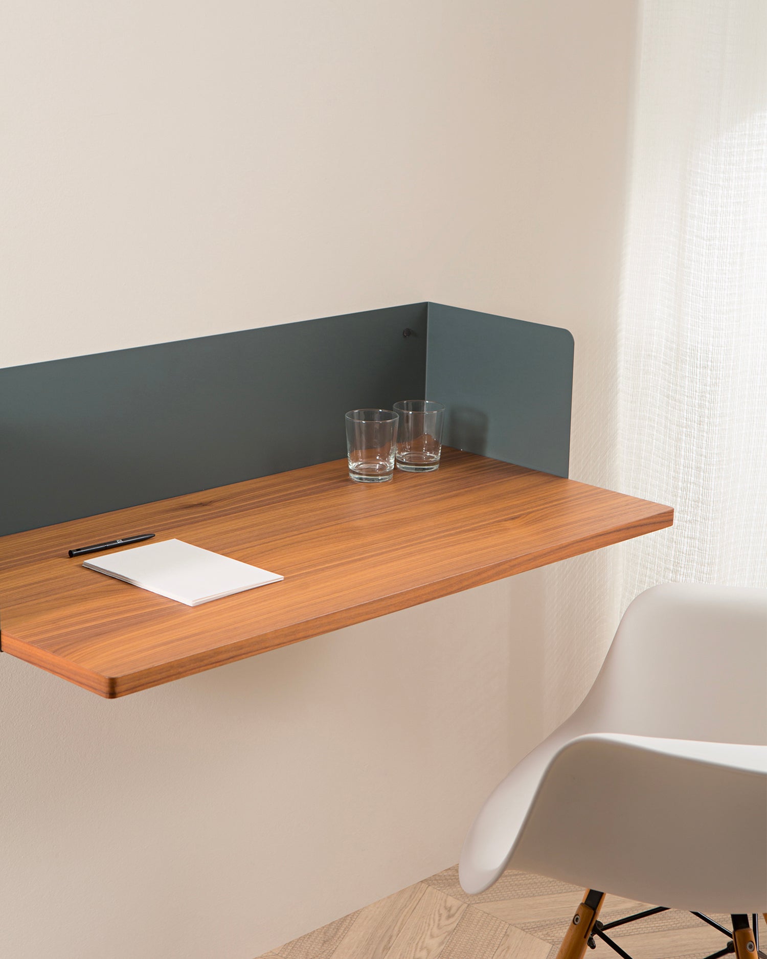 Scrivania da parete in metallo Desky