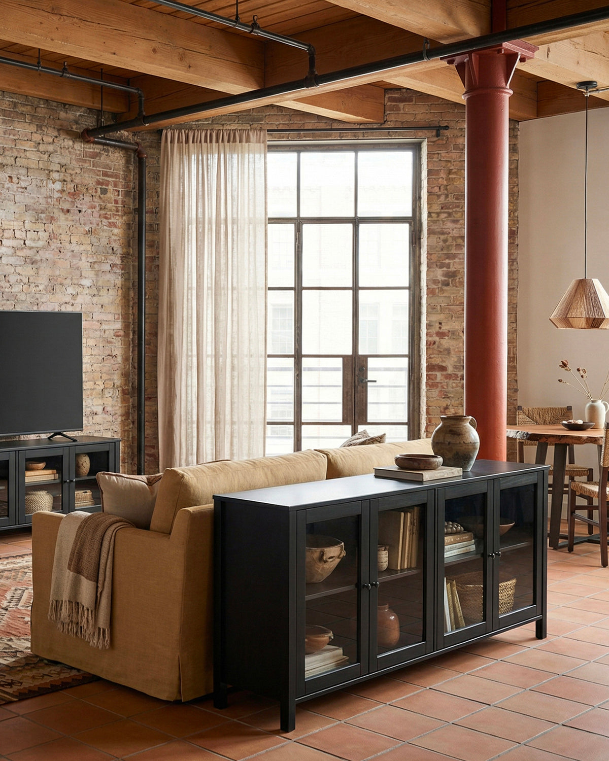 Credenza in legno di pino laccato Alessandra - Legno/Vetro