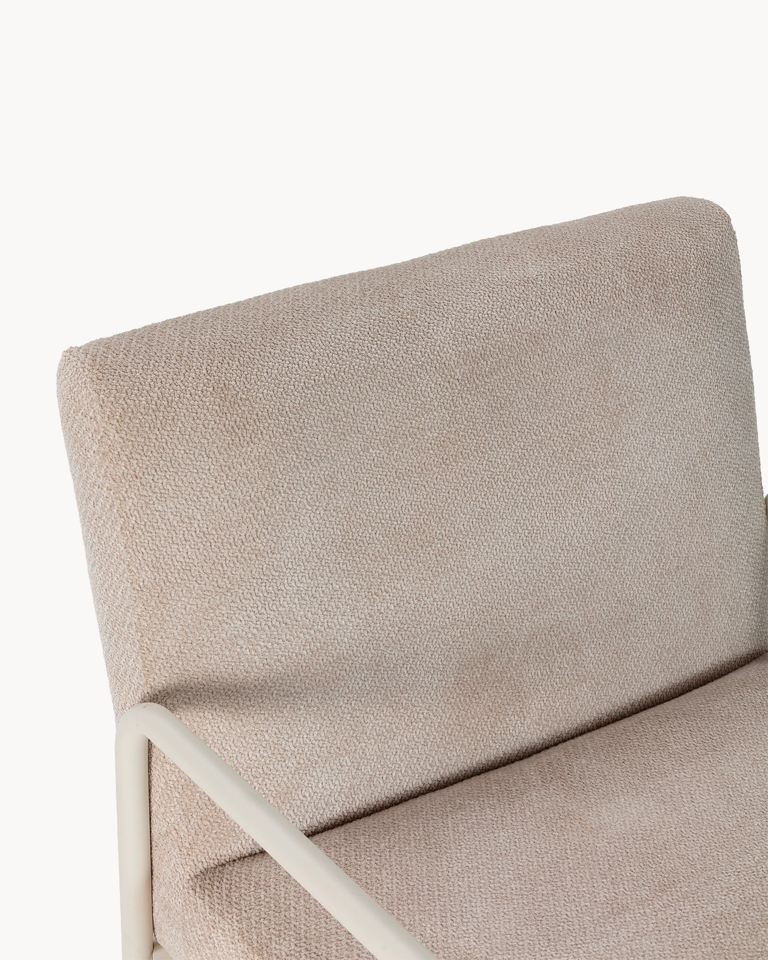 Poltrona imbottita in ciniglia Vince crema Essential Design