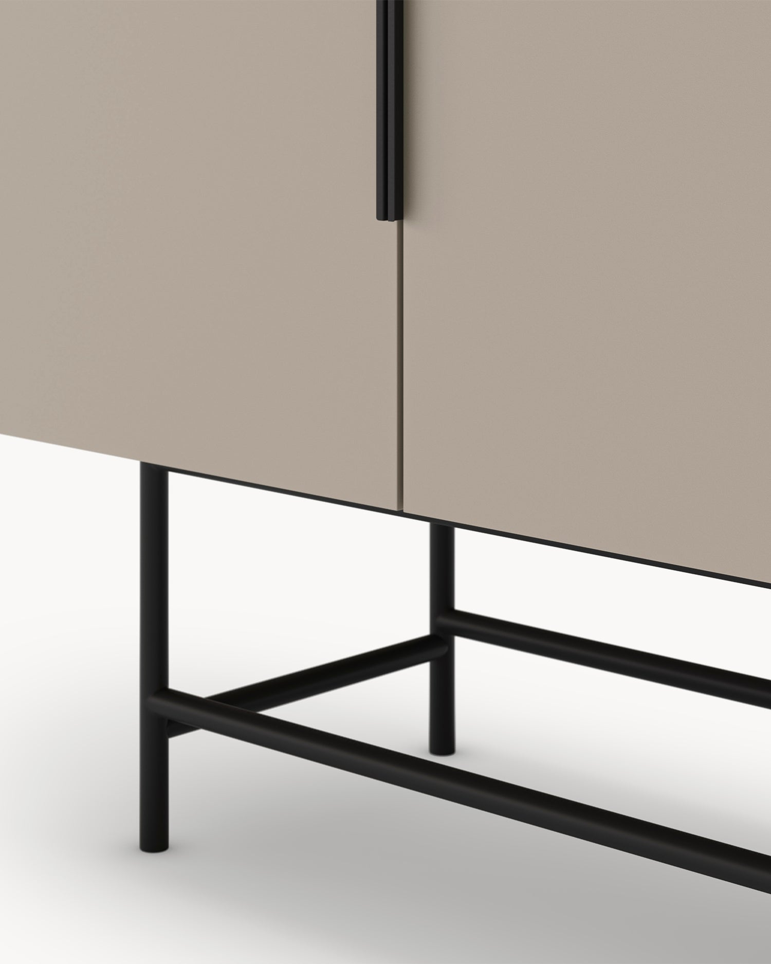 Credenza con gambe in metallo Eldia