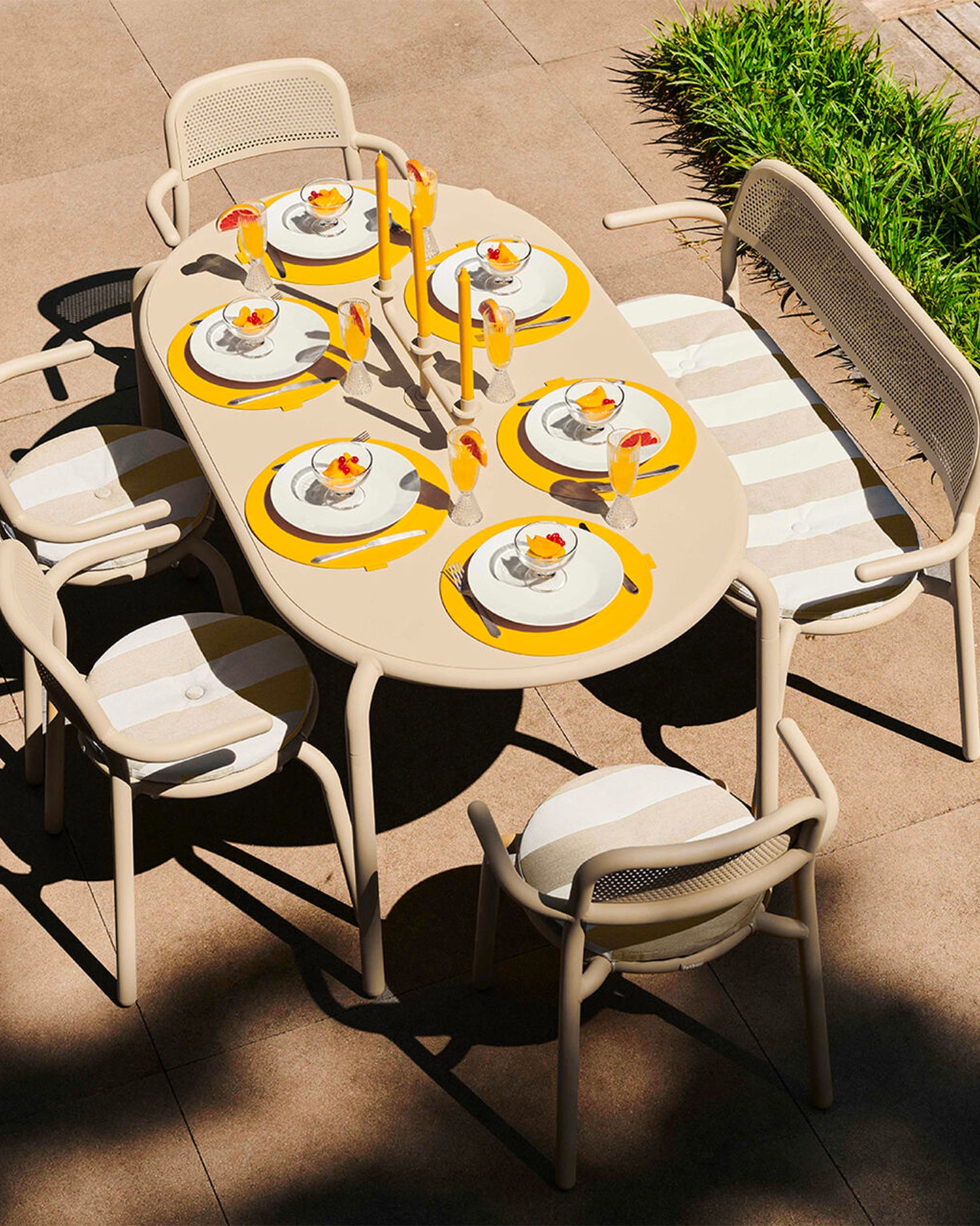 Tavolo ovale in alluminio da esterno Toní