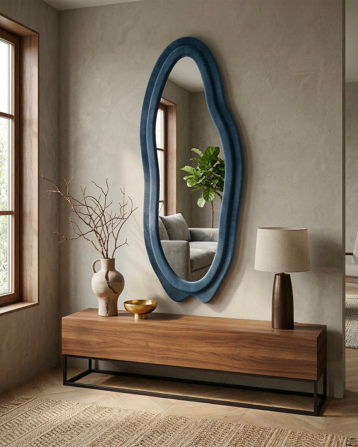 Specchio irregolare con cornice in velluto Emile