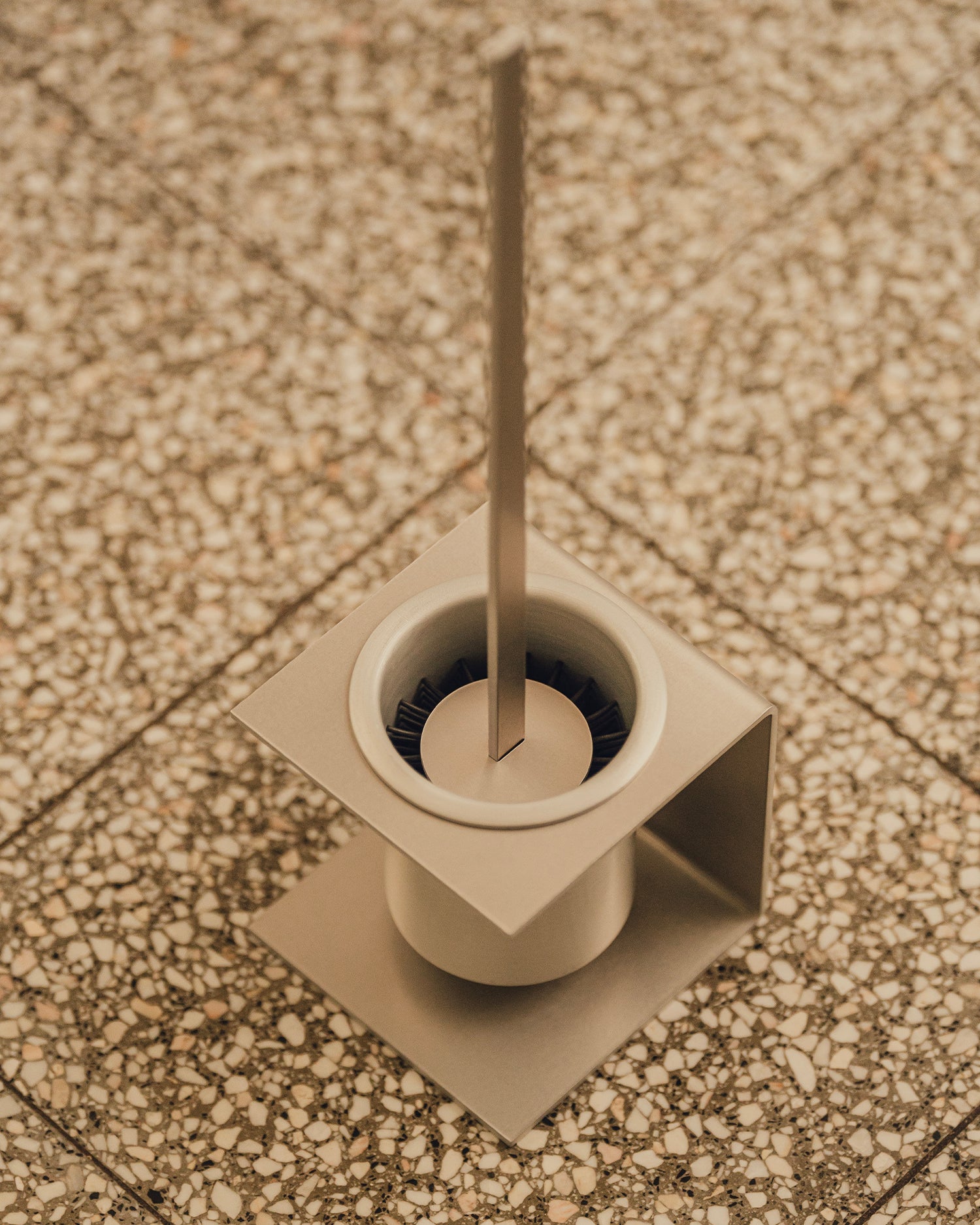 Portascopino bagno in alluminio Raww