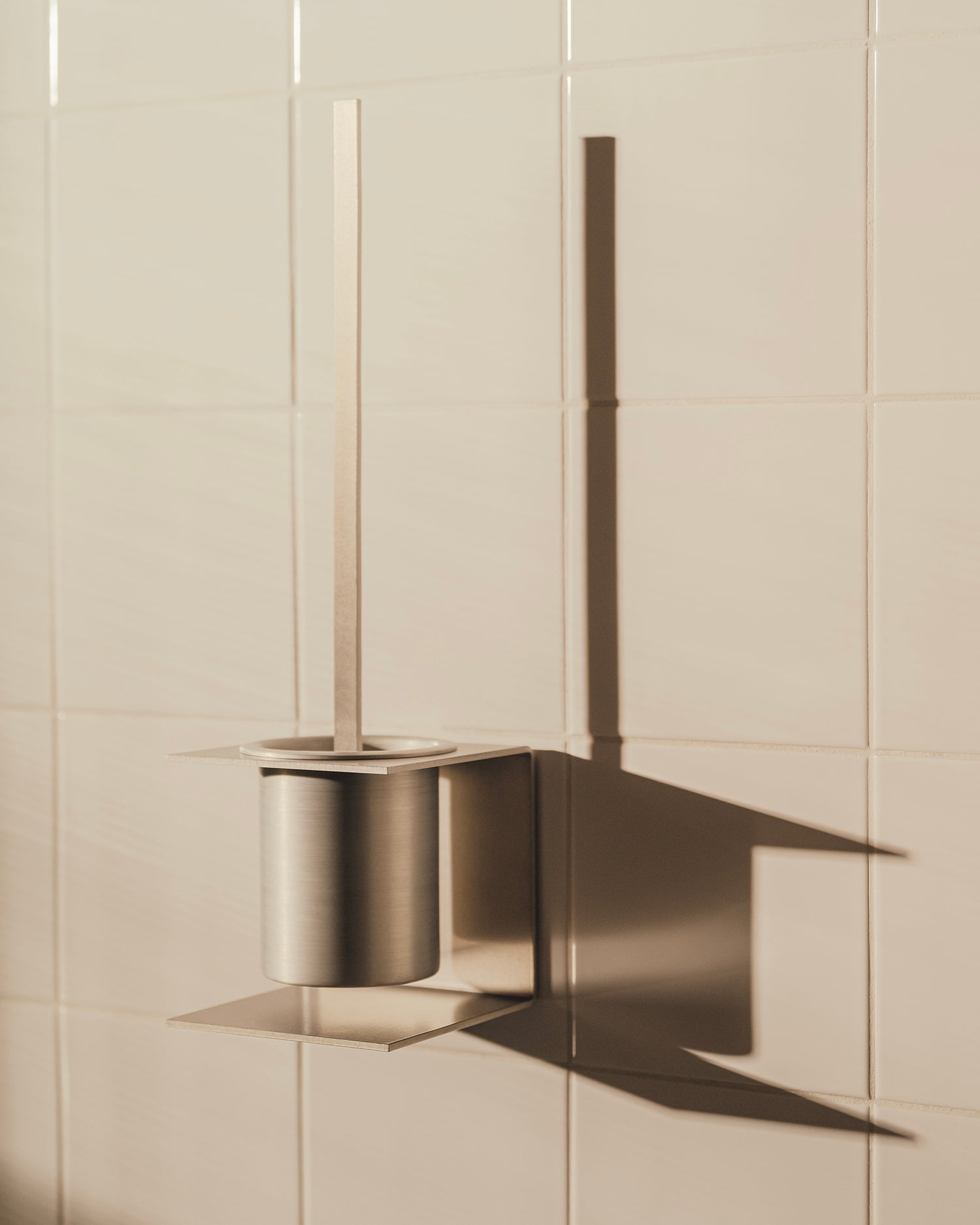 Portascopino bagno in alluminio Raww