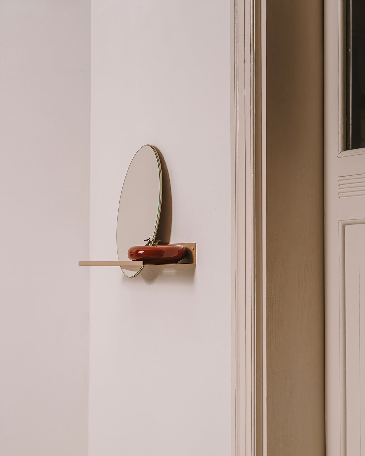 Specchio rotondo con mensola in metallo London