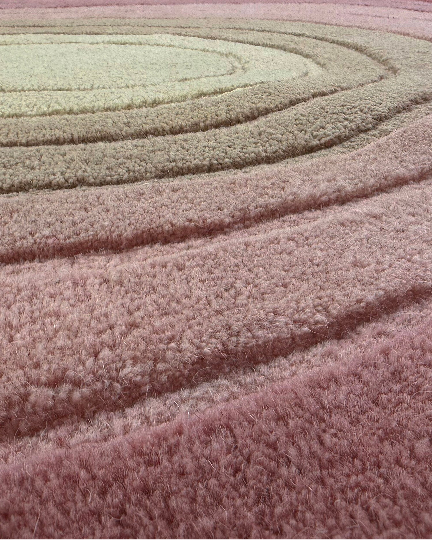 Tappeto ovale in lana Puddle