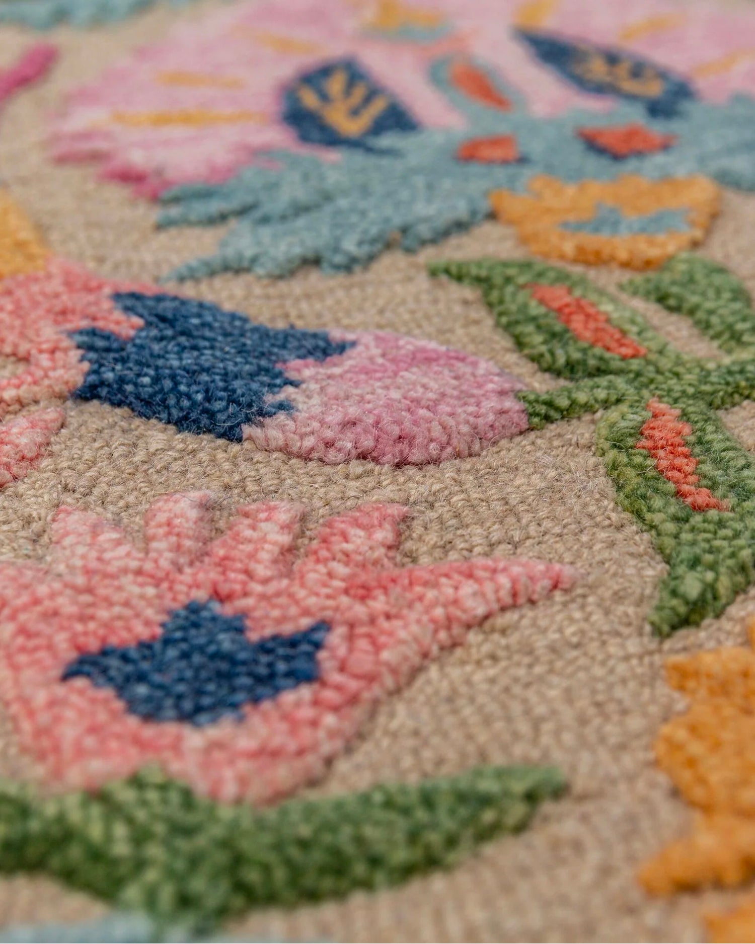 Tappeto fatto a mano in lana Amira Floral