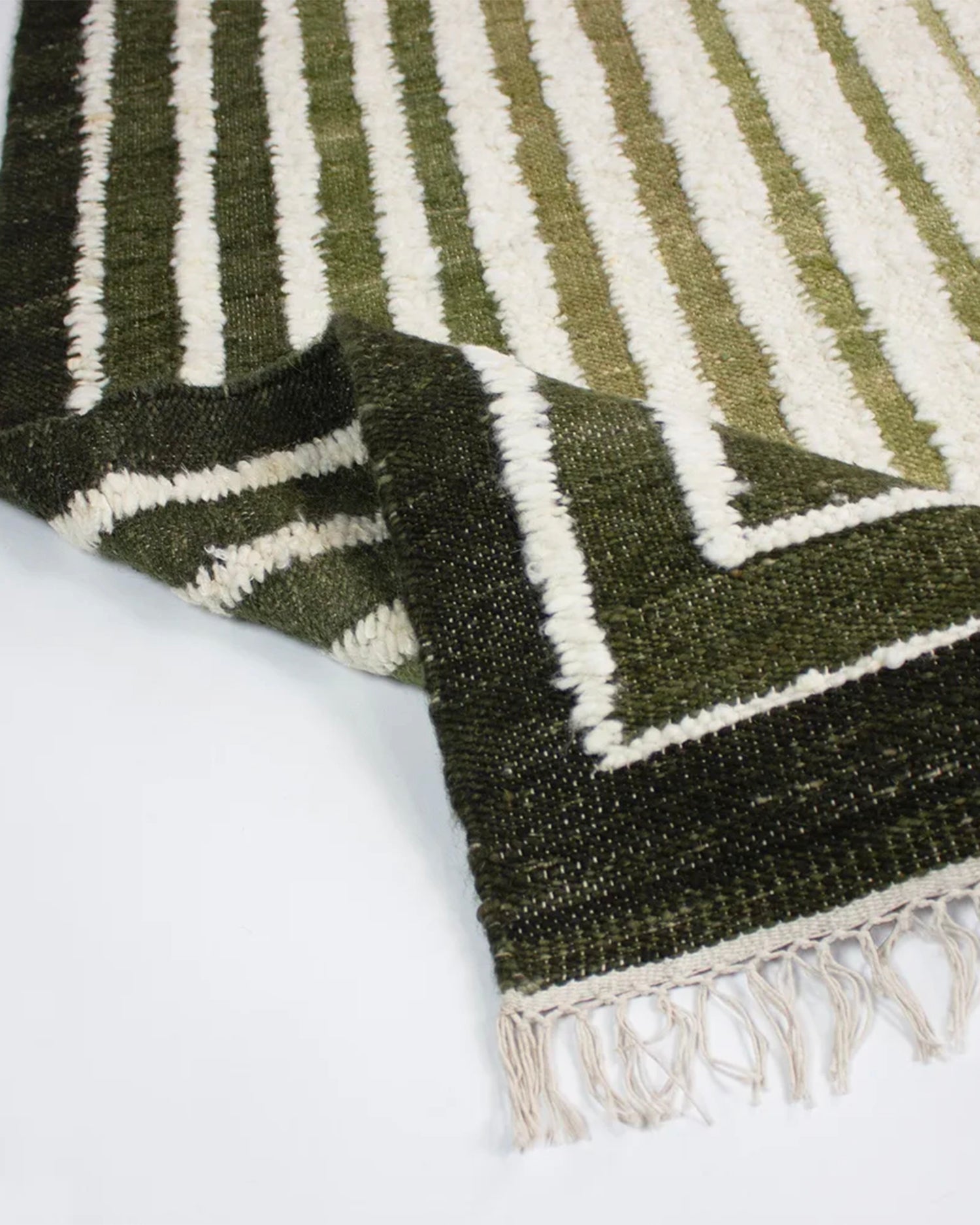 Tappeto fatto a mano in lana Frame