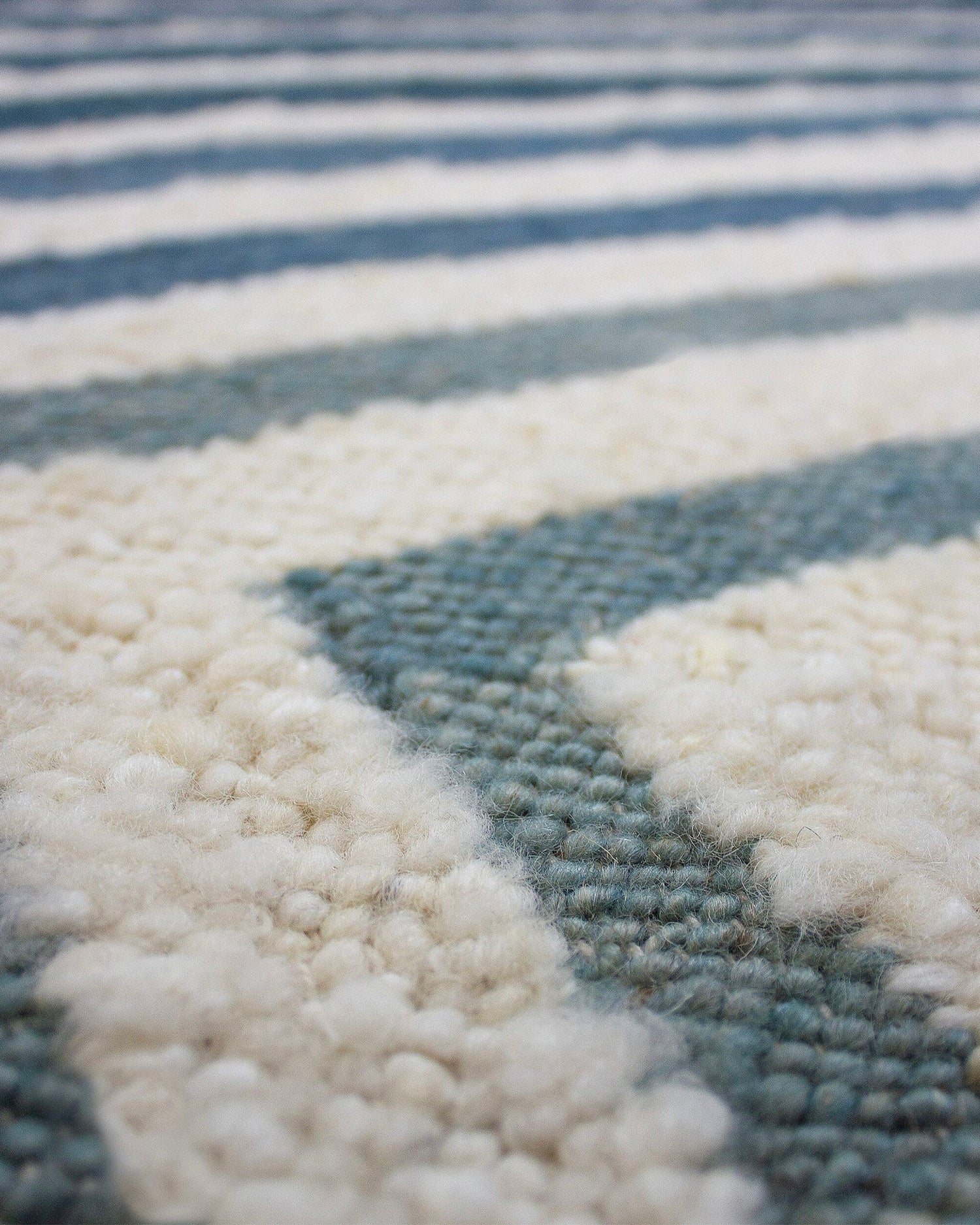 Tappeto fatto a mano in lana Frame