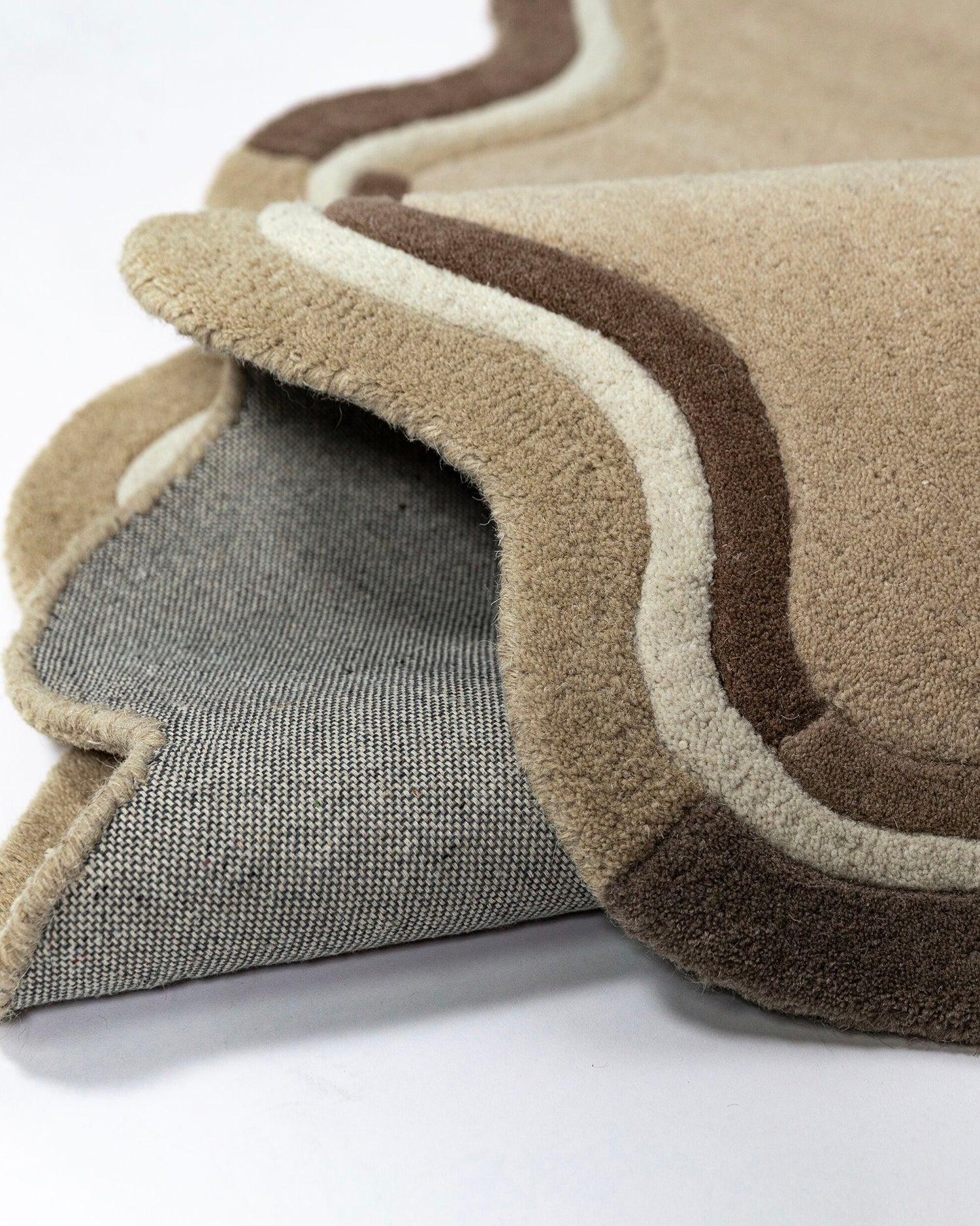 Tappeto rotondo in lana con bordo smerlato Leo