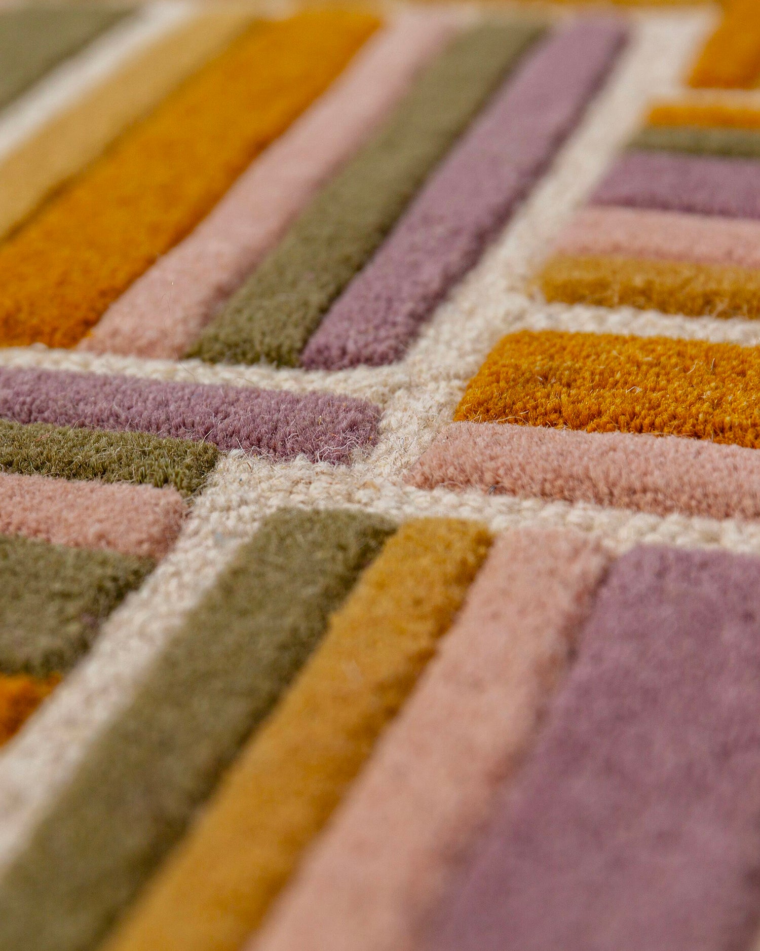 Tappeto fatto a mano in lana Linea