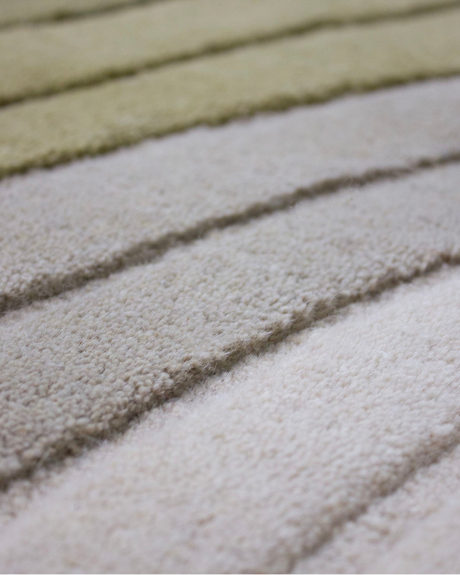 Tappeto ovale in lana Puddle