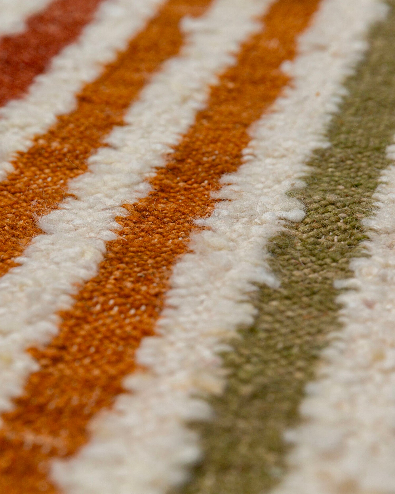 Tappeto fatto a mano in lana Frame