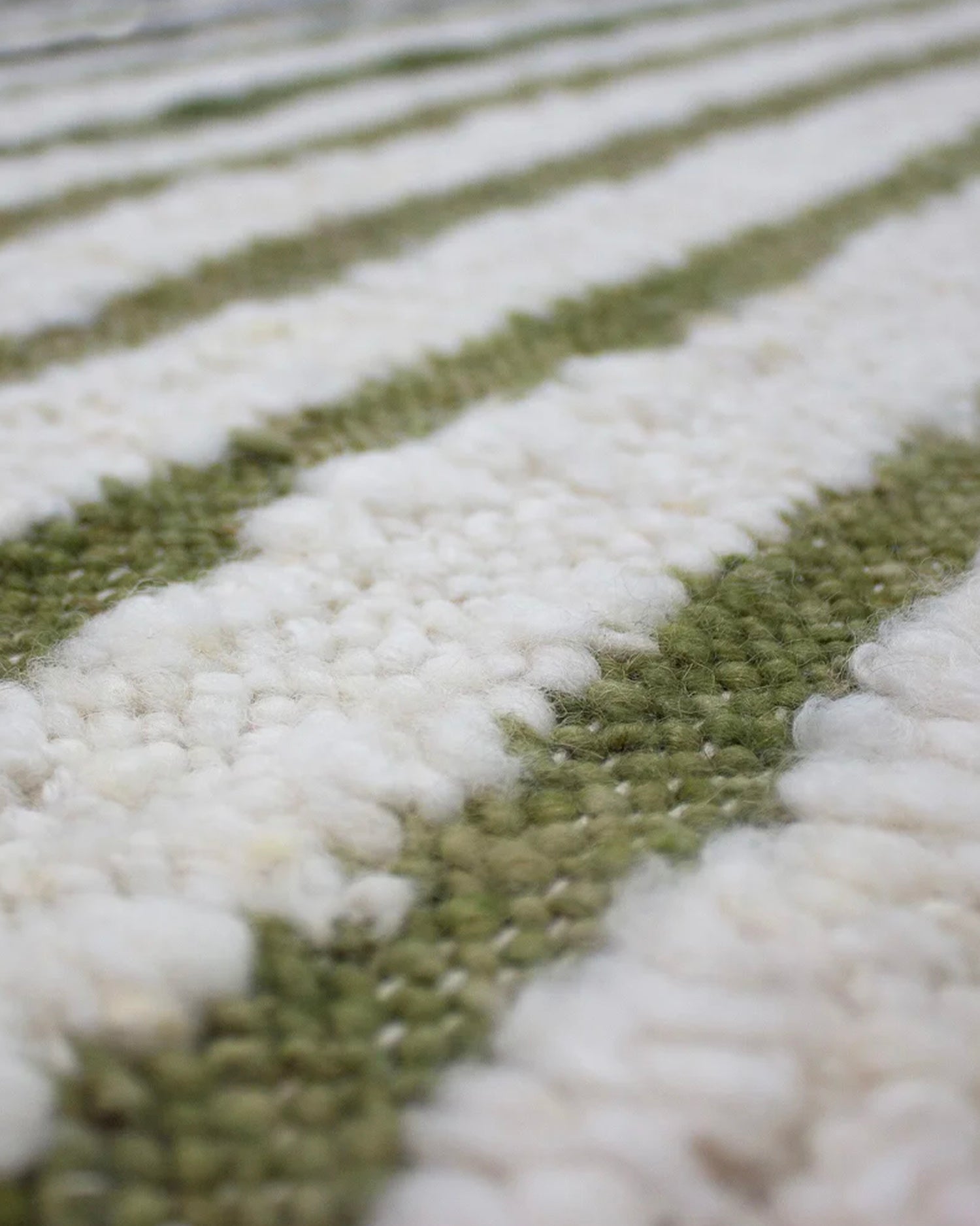 Tappeto fatto a mano in lana Frame