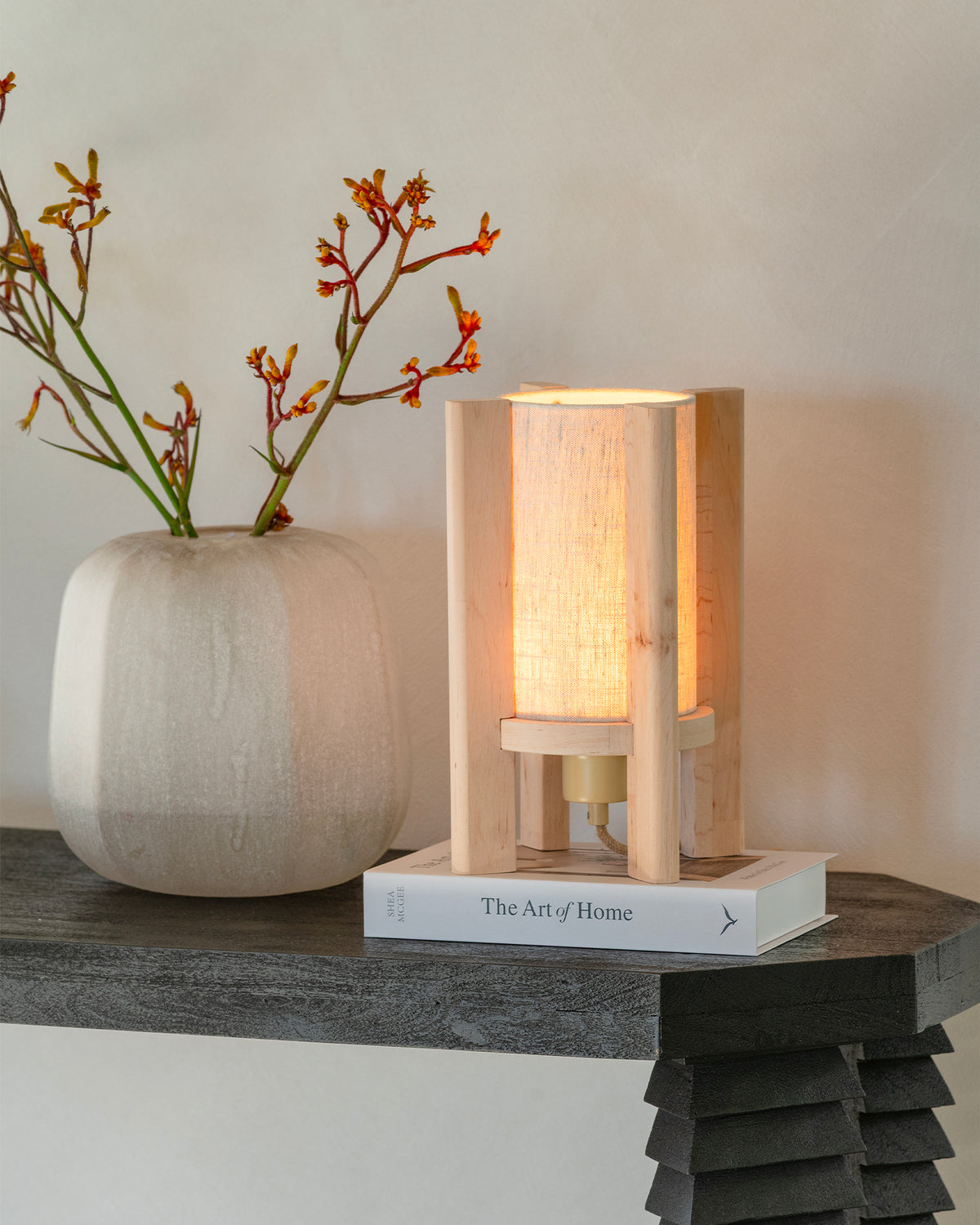 Lampada da tavolo in legno di ontano Corsica