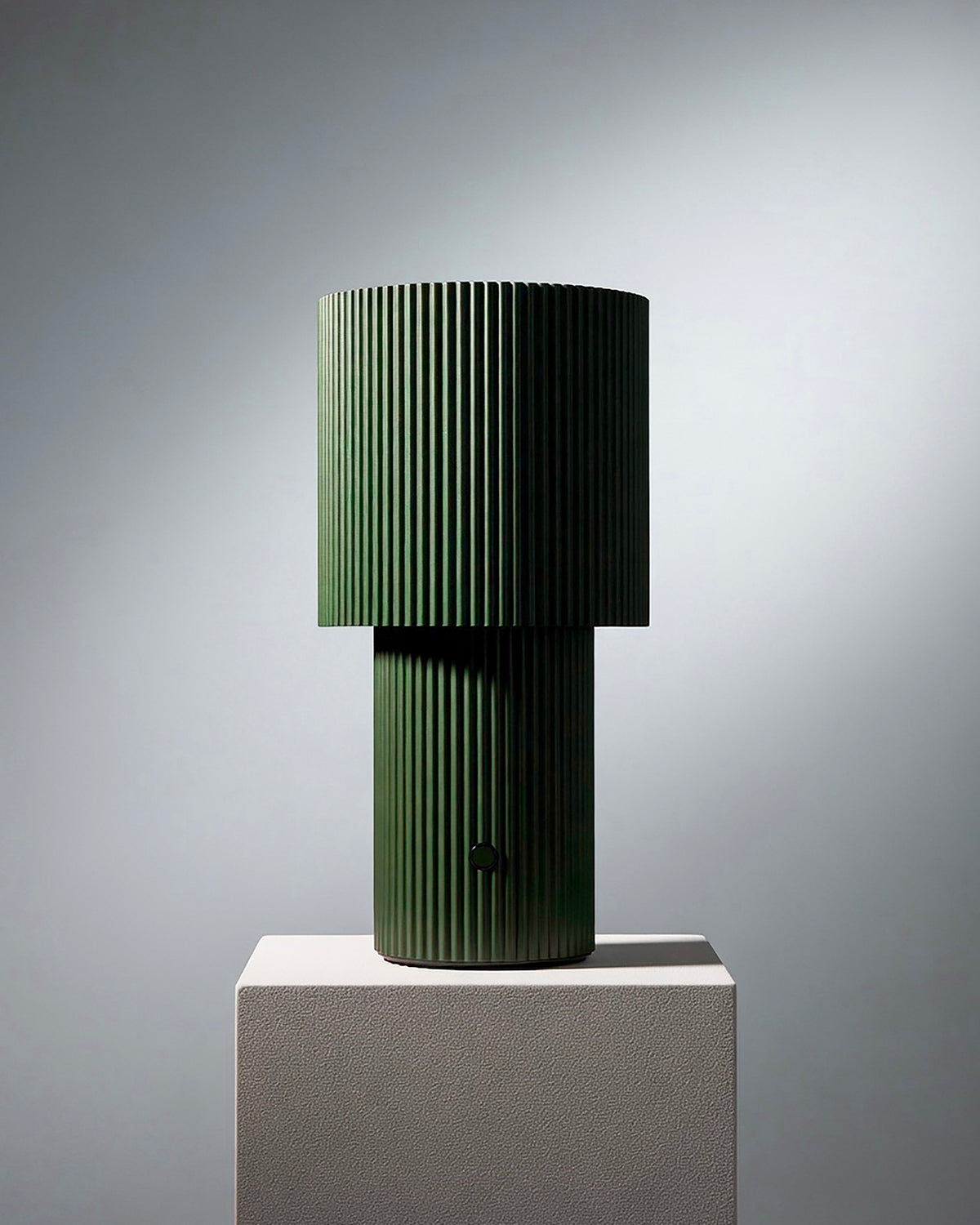 Lampada da tavolo portatile ricaricabile in alluminio Iluma