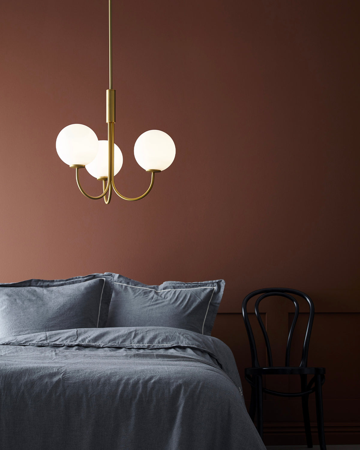 Lampadario a 3 sfere in vetro opalino Ballon