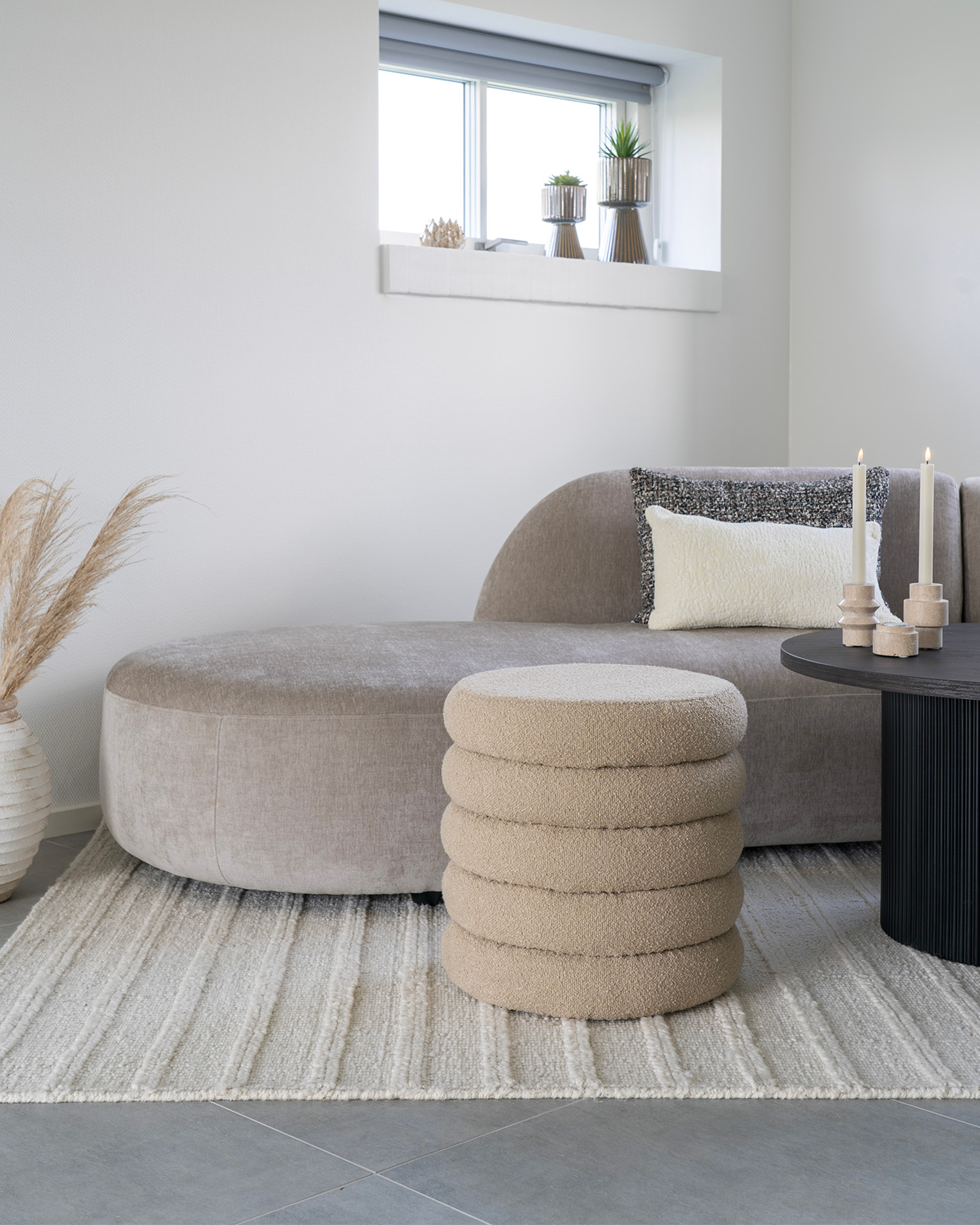 Pouf imbottito in bouclé con contenitore Brooklyn