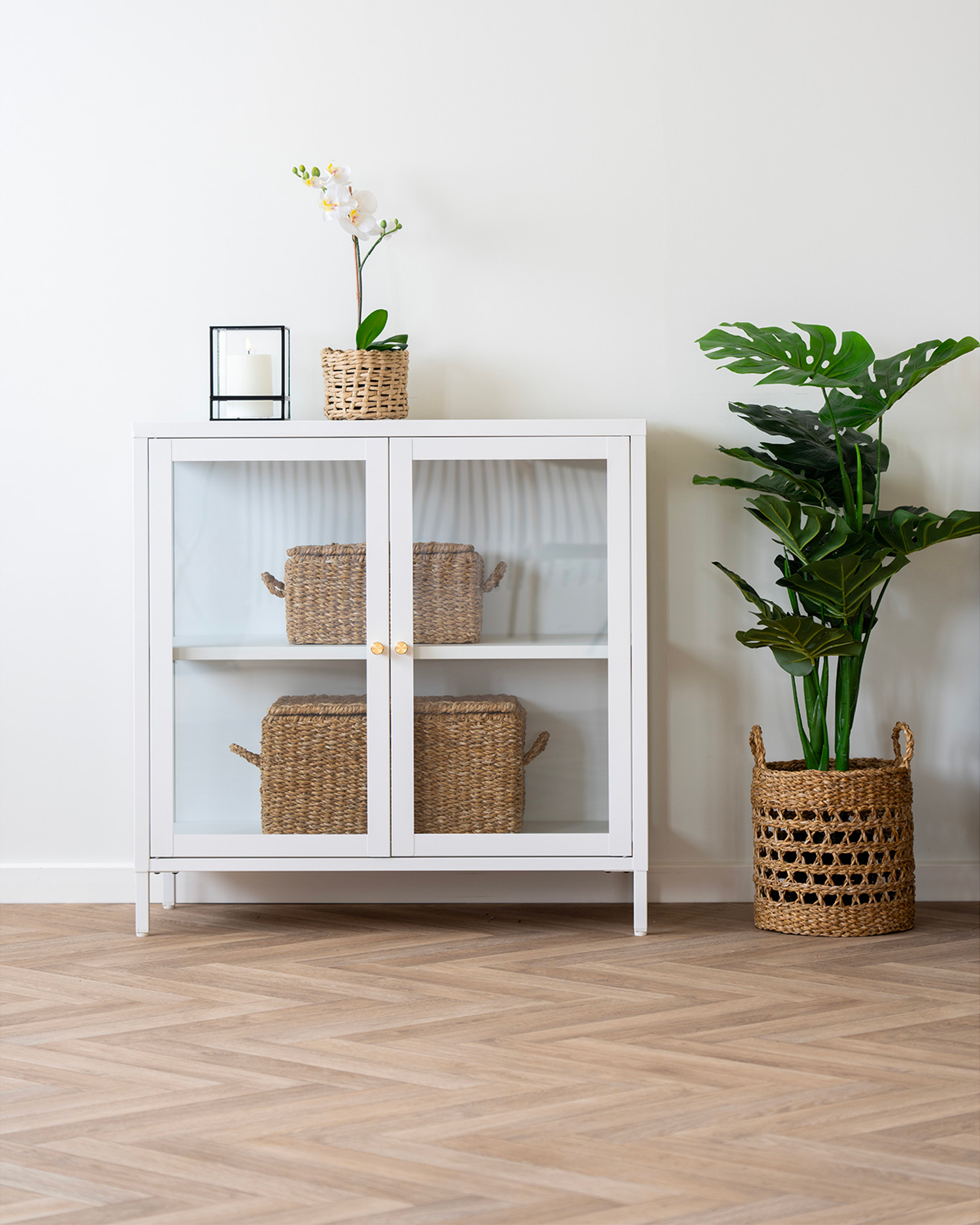 Vetrina Dalby in metallo con vetro