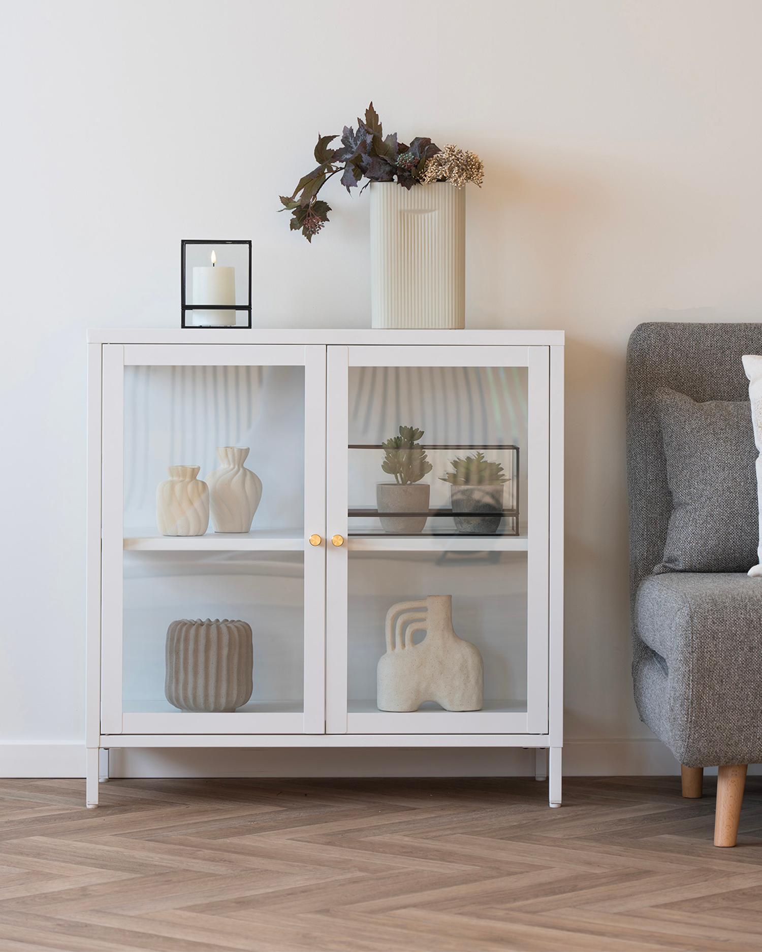 Vetrina Dalby in metallo con vetro